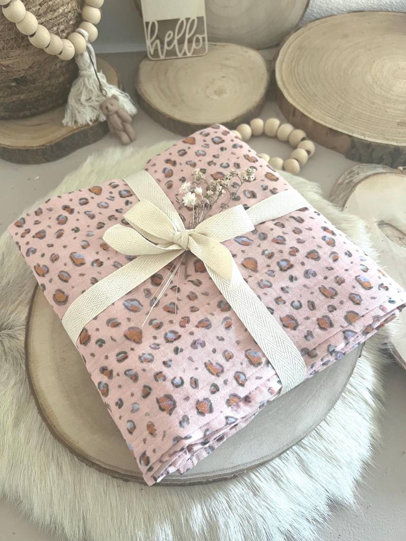 Musselin Spucktuch & Pucktuch I Babydecke Aus Print Animal Skin Rose von Etsy - MyBabyEllaDE