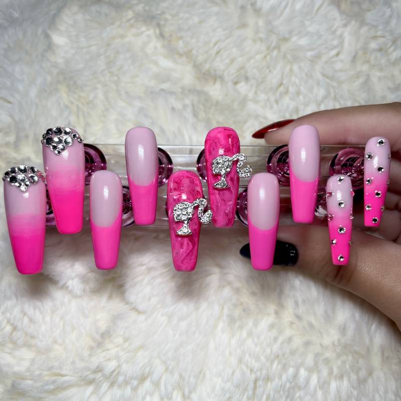 Barbie-Press-On-Nägel von Etsy - MyLaLaNails