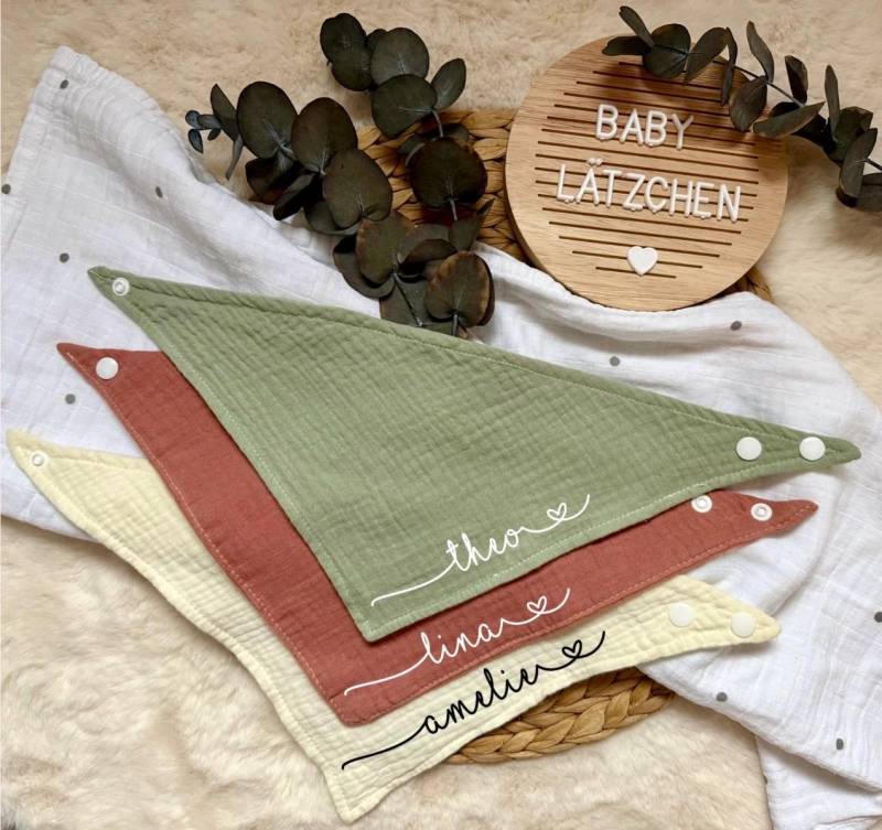 Halstuch/Lätzchen Baby Dreeieckstuch Personalisiertes Halstuch/ Personalisierte Geschenke Schwangerschaft Geburt Individuell von Etsy - MyLittleBodies