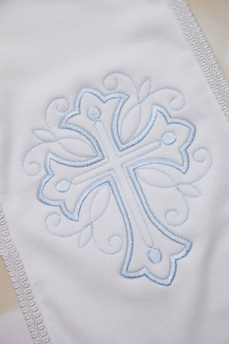 Baby Junge Weiß Spucktuch Mit Großem Stickkreuz von Etsy - MyLolliflopsLLC