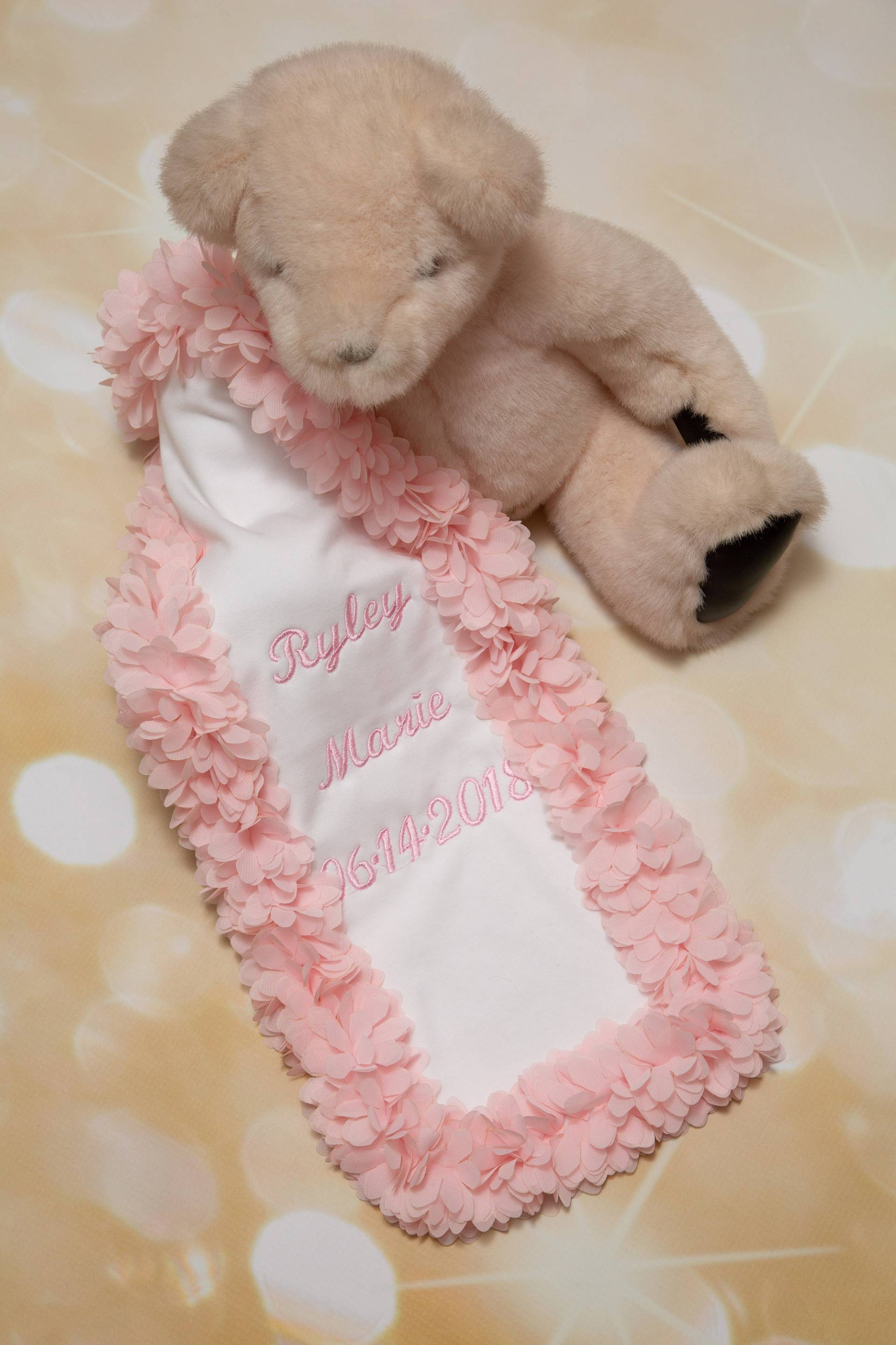 Baby Mädchen Personalisierte Spucktuch Bestickt Weiß Mit Chiffon Borte von Etsy - MyLolliflopsLLC