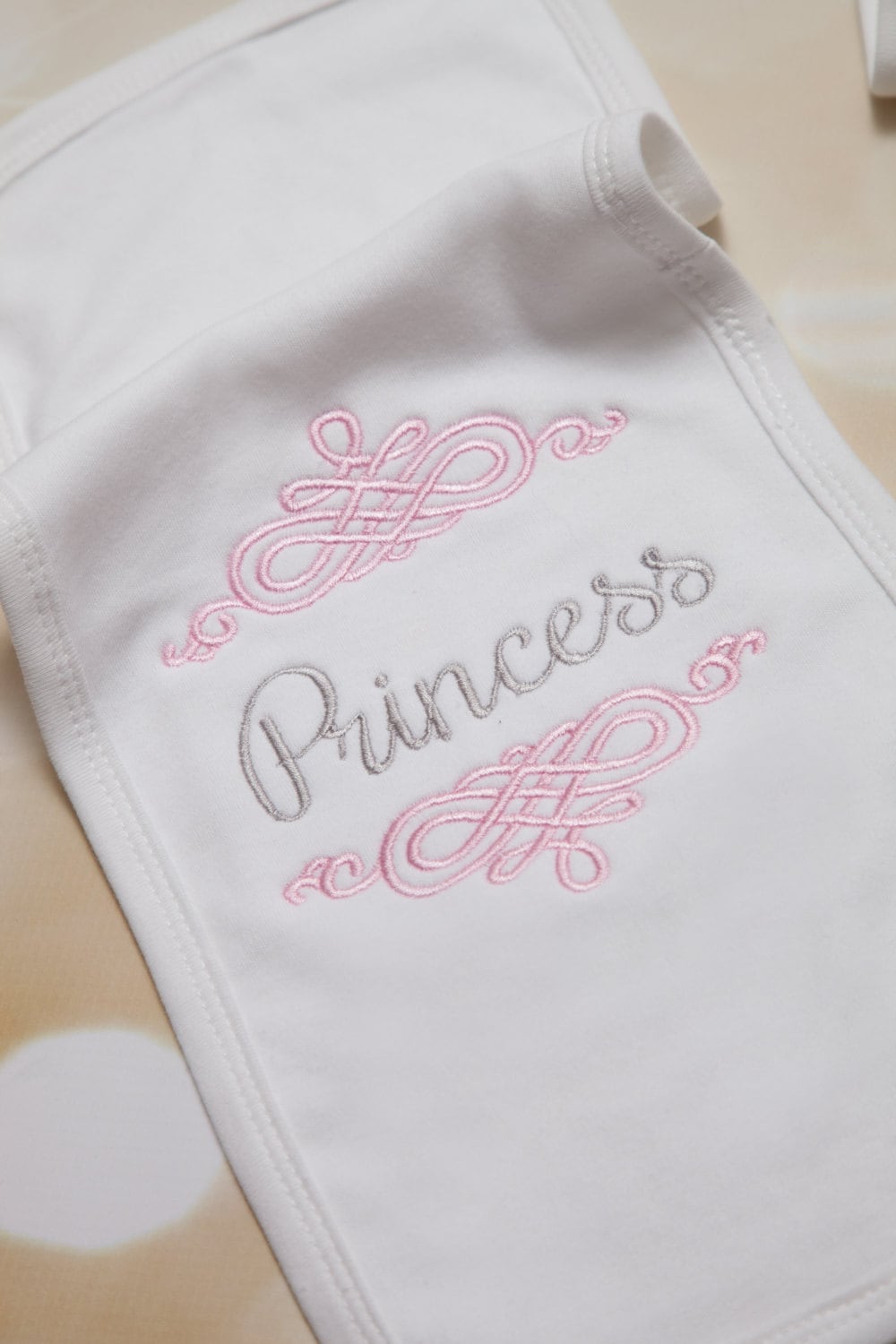 Bestickte Weiße Spucktuch Baby Mädchen Personalisierte Rahmen von Etsy - MyLolliflopsLLC