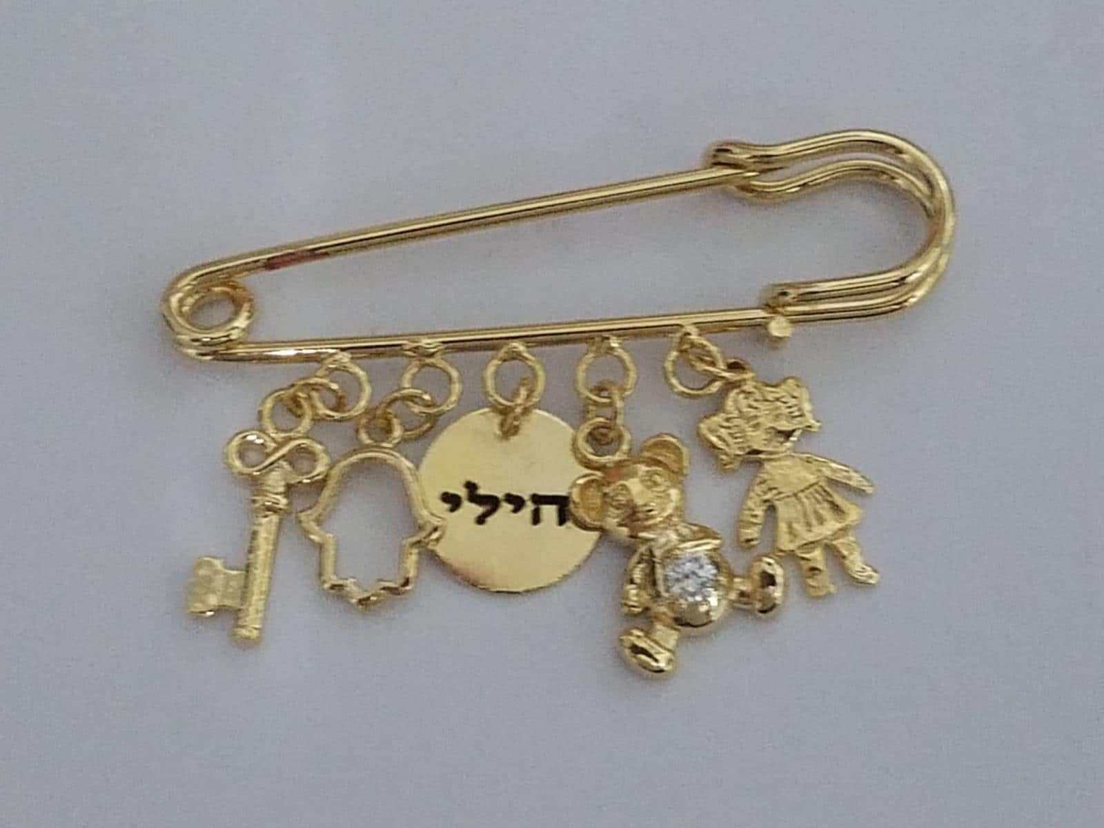 Kinderwagen Pin Mit Name Des Babys - Personalisiertes Baby Geschenk | Schutz-Segen Brosche Kinderwagen Pin Mit Name Des Babys - Personalisiertes Baby Geschenk | Schutz-Segen Brosche von Etsy - MyLoveTreasuresIL