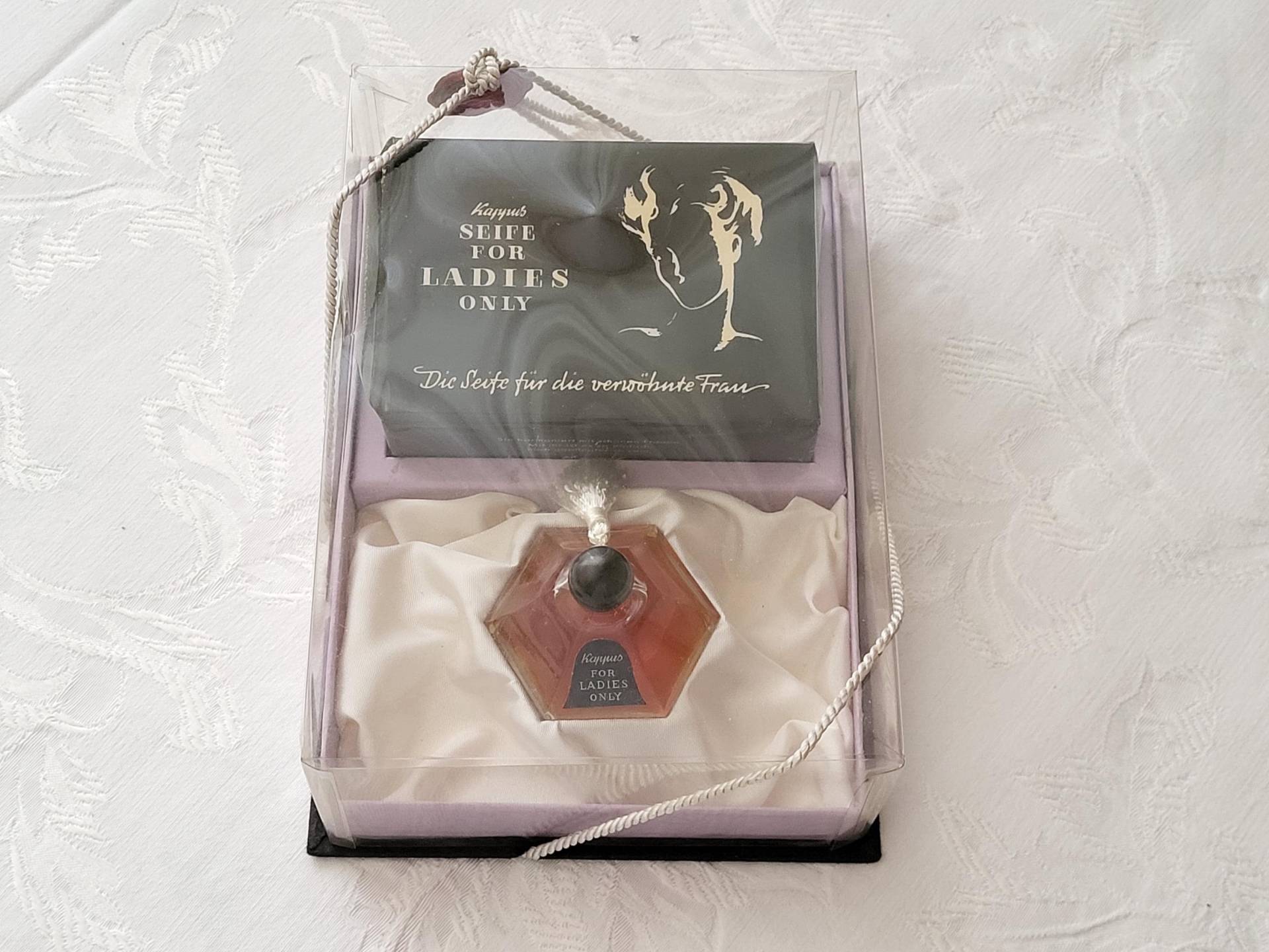 For Ladies Only Kappus | 1953 Parfum Extrait & Seife, 7, 5 Ml Jahrgang Germany For Ladies Only Kappus | 1953 Parfum Extrait & Seife, 7, 5 Ml Jahrgang Germany von Etsy - MyStyleFashionCo