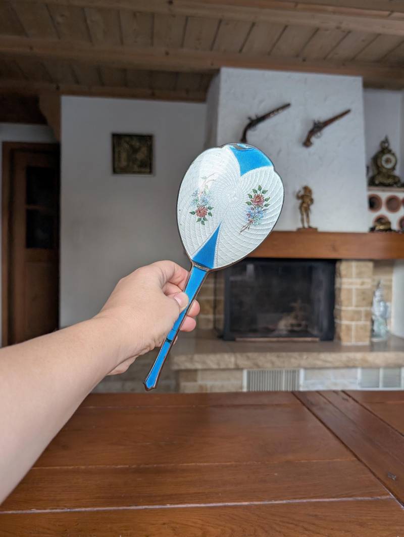 Art-Deco-Handspiegel Aus Blau-Weißem Guilloche-Email Mit Floralem Detail Für Eitelkeitsdekor von Etsy - MySwissFinds