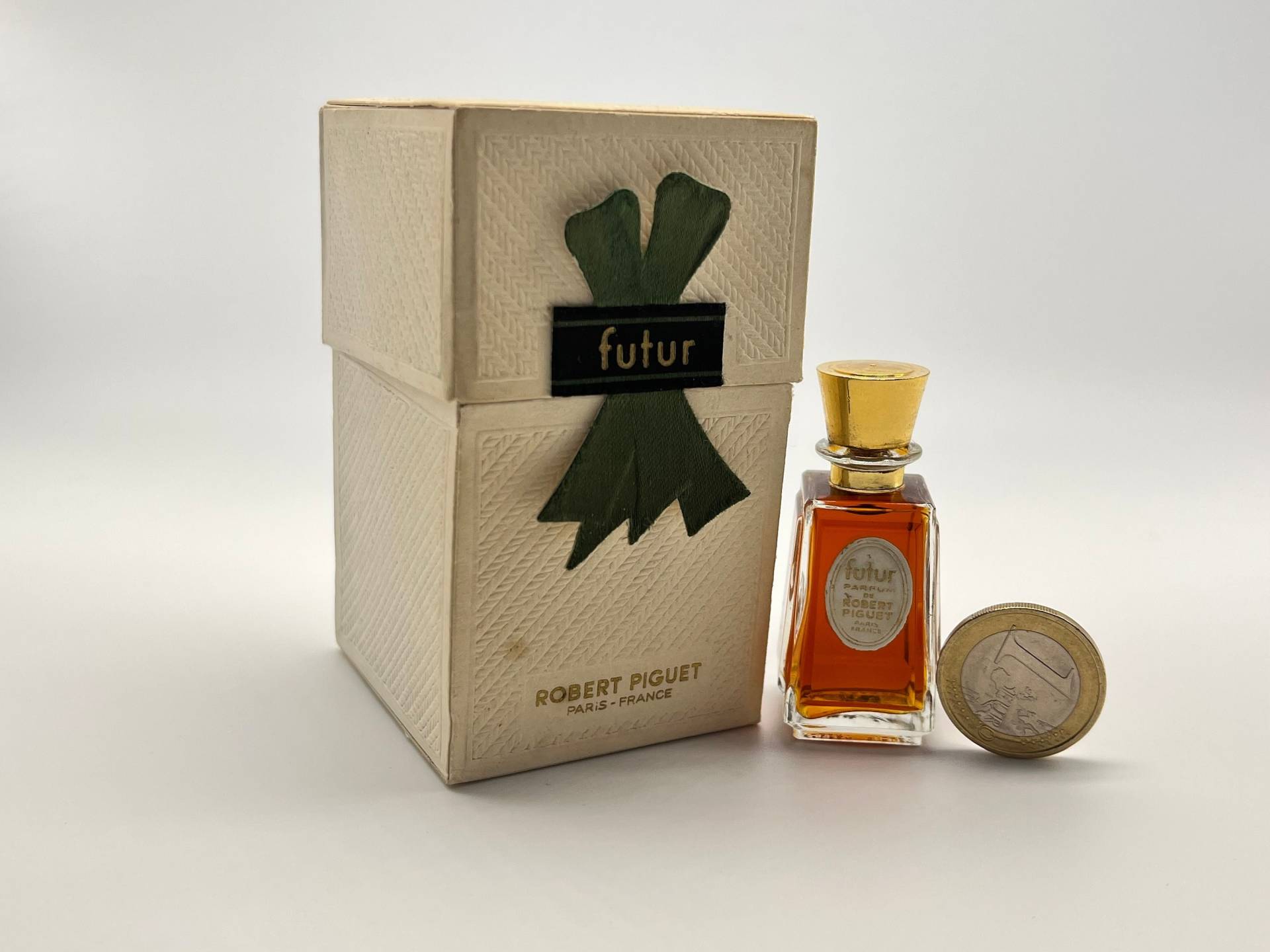 Vintage "Futur" Robert Piguet | 1967 Parfum/Pure Parfum 7, 5 Ml/ 0, 25 Us Fl.oz Miniature Schwer Zu Finden von Etsy - MyVintageGadgets