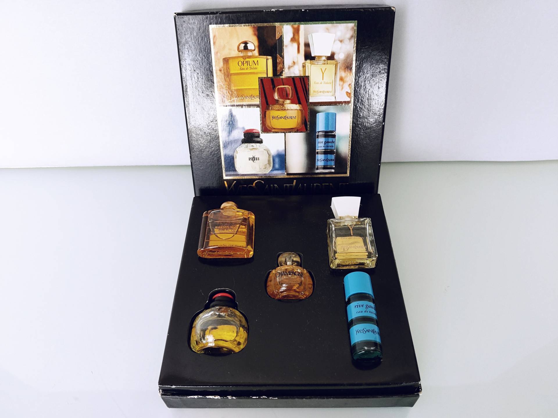 Vintage Y. Saint Laurent Sammler Miniaturen , Opium , Yvresse. . ., Eau De Toilette Boxed Set X 5 Vintage Y. Saint Laurent Sammler Miniaturen , Opium , Yvresse. . ., Eau De Toilette Boxed Set X 5 von Etsy - MyVintageGadgets