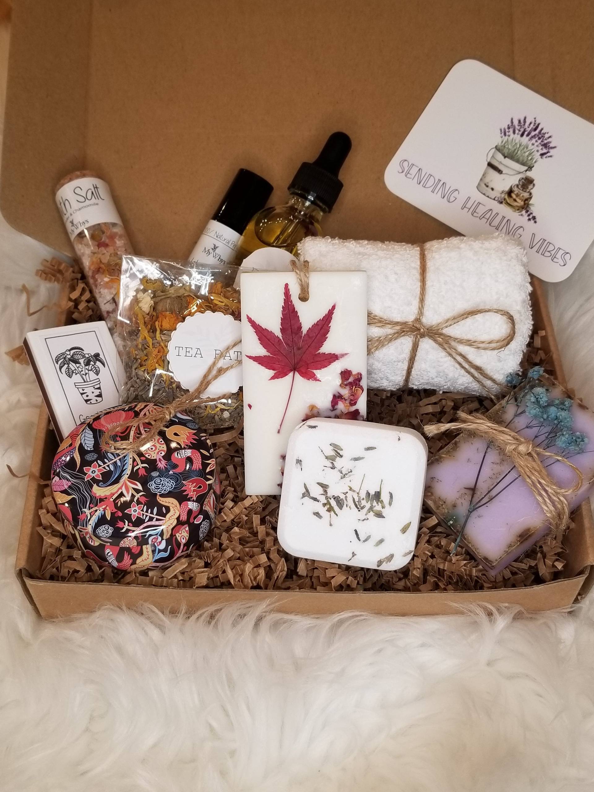 Versand Der Healing Vibes Spa-Geschenkbox, All Natural Spa-Bundle, Des Pflegepakets, Verwöhnkorb, Umarmung in Box, Bade - Und Schönheitsset Versand Der Healing Vibes Spa-Geschenkbox, All Natural Spa-Bundle, Des Pflegepakets, Verwöhnkorb, Umarmung in Box, Bade - Und Schönheitsset von Etsy - MyWhys