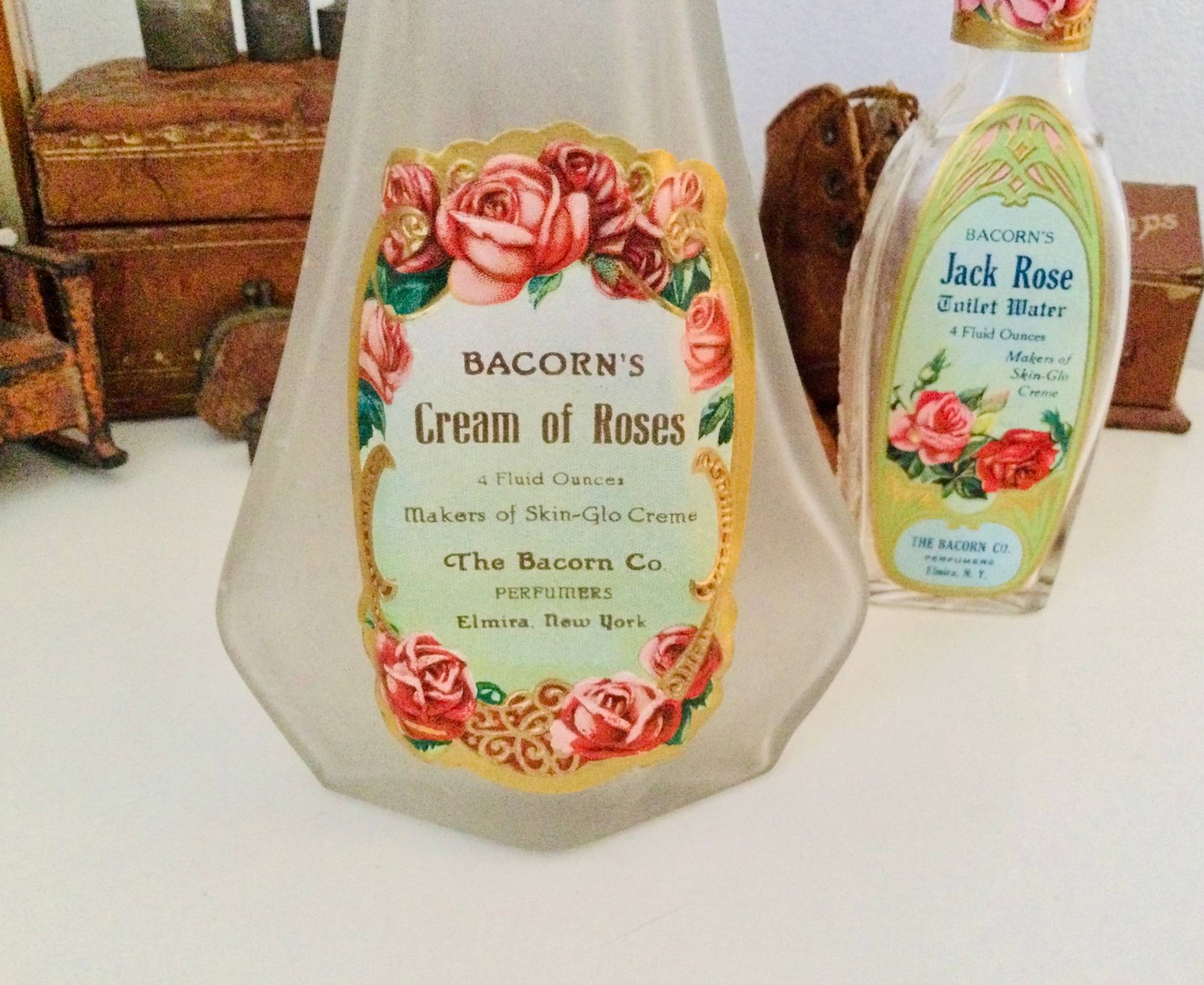 Erstaunliche Parfümflasche, Jack Rose, Altes Litho-Etikett Mit Rosen, Bacorn Cream Of Roses Erstaunliche Parfümflasche, Jack Rose, Altes Litho-Etikett Mit Rosen, Bacorn Cream Of Roses von Etsy - Mymillienroses