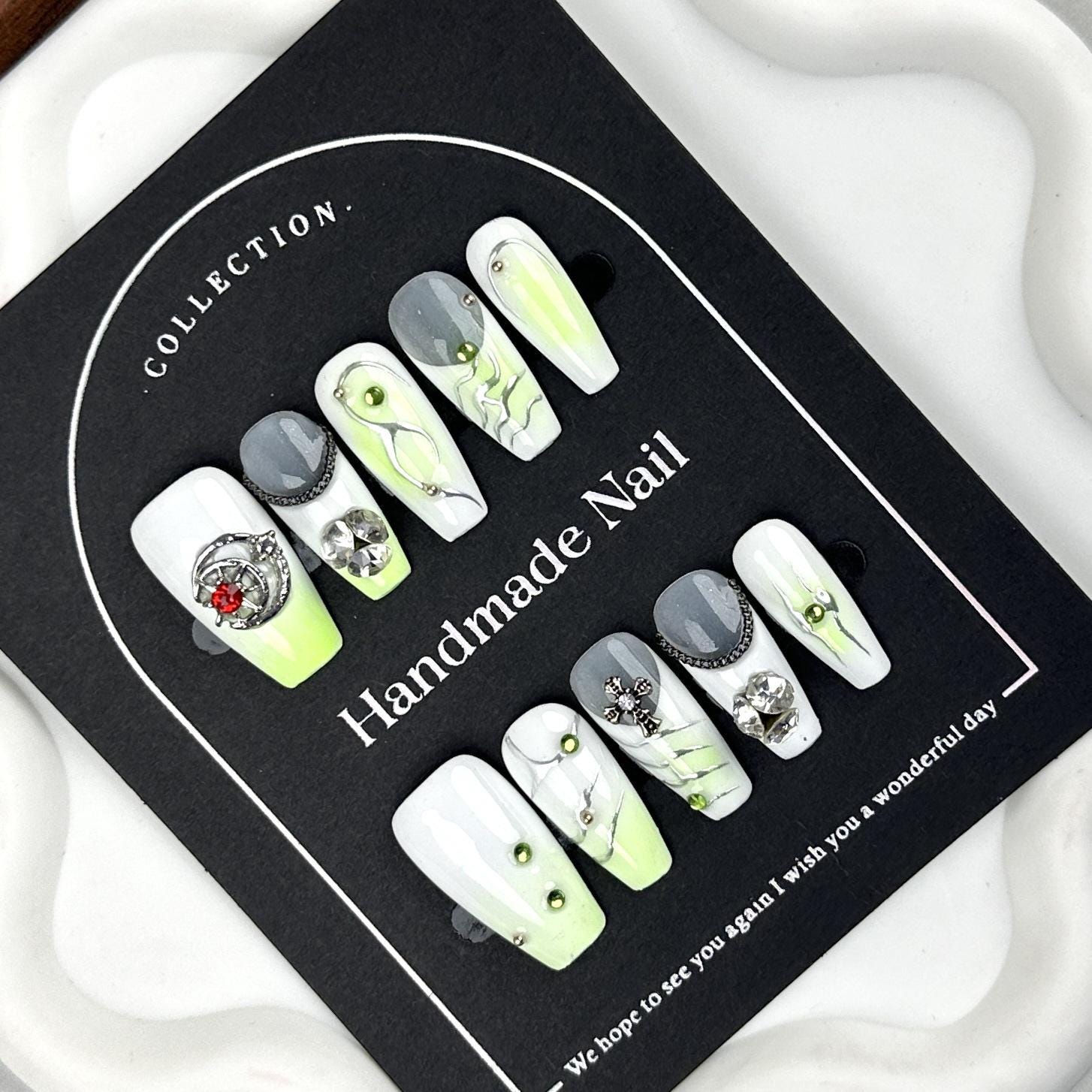 Cyber Gothic Press On Nails | Neon Green & Chrome Nail Art With Chains Rhinestones Edgy Handmade Y2K Set Cyber Gothic Press On Nails | Neon Green & Chrome Nail Art With Chains Rhinestones Edgy Handmade Y2K Set von Etsy - MystCharms