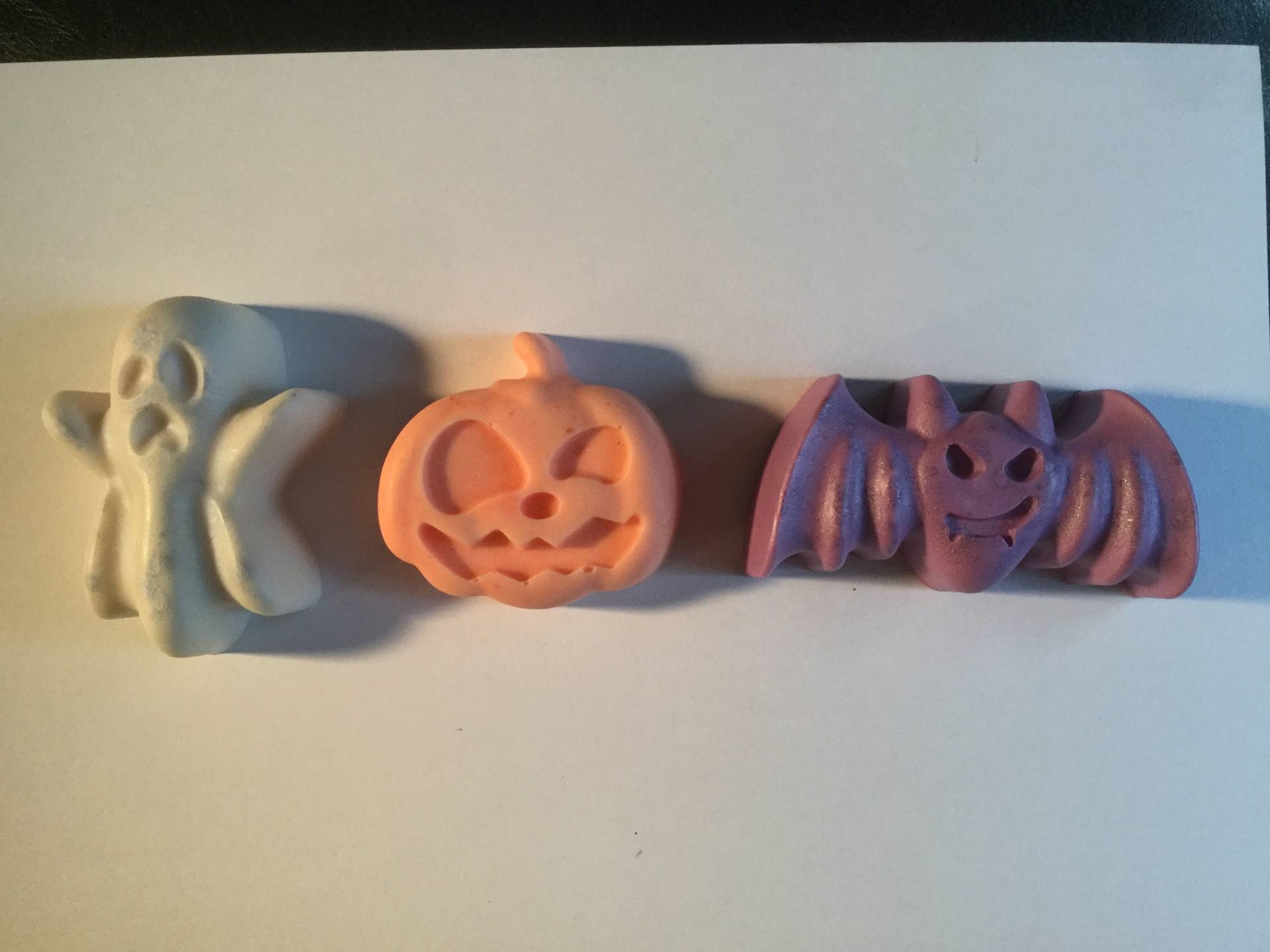 Set Von 3 Kürbiskuchen Duft Doppelbutter Geist Kürbislaterne Und Fledermaus Handgefertigte Halloween Seifen Set Von 3 Kürbiskuchen Duft Doppelbutter Geist Kürbislaterne Und Fledermaus Handgefertigte Halloween Seifen von Etsy - MysticMerchantGifts