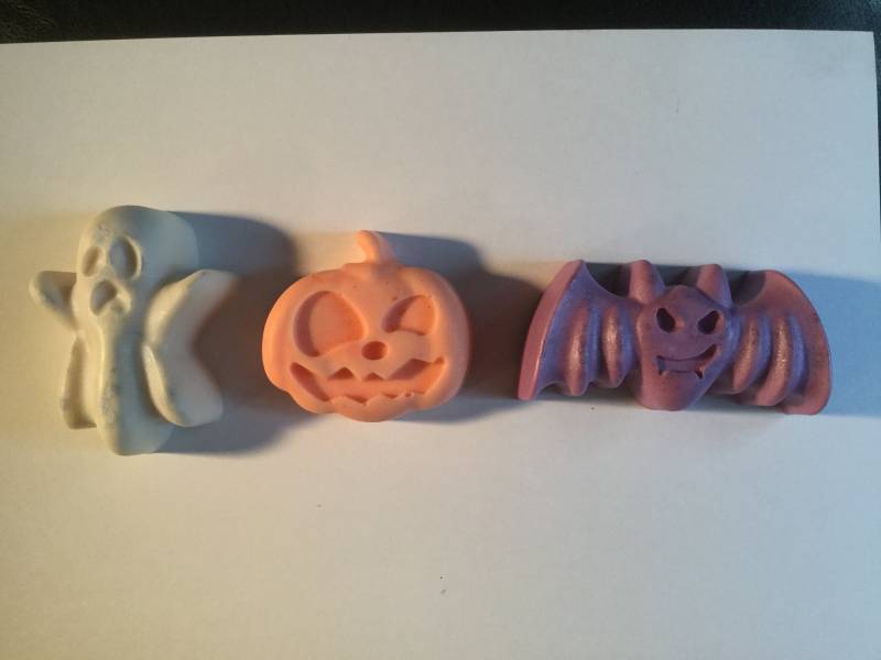 Set Von 3 Kürbiskuchen Duft Doppelbutter Geist Kürbislaterne Und Fledermaus Handgefertigte Halloween Seifen Set Von 3 Kürbiskuchen Duft Doppelbutter Geist Kürbislaterne Und Fledermaus Handgefertigte Halloween Seifen von Etsy - MysticMerchantGifts