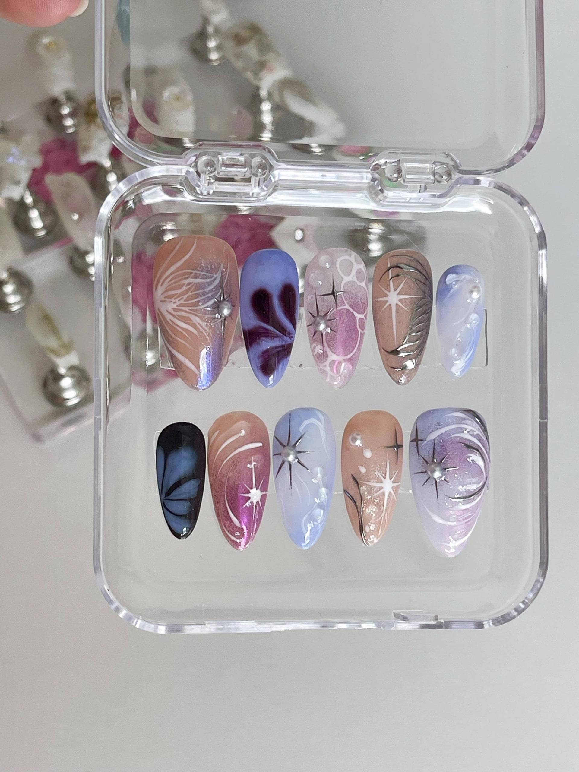 Glitter Schmetterling Press On Nails Handgemachte Faux Acrylgelnägel Glitter Schmetterling Press On Nails Handgemachte Faux Acrylgelnägel von Etsy - MythicalNailart