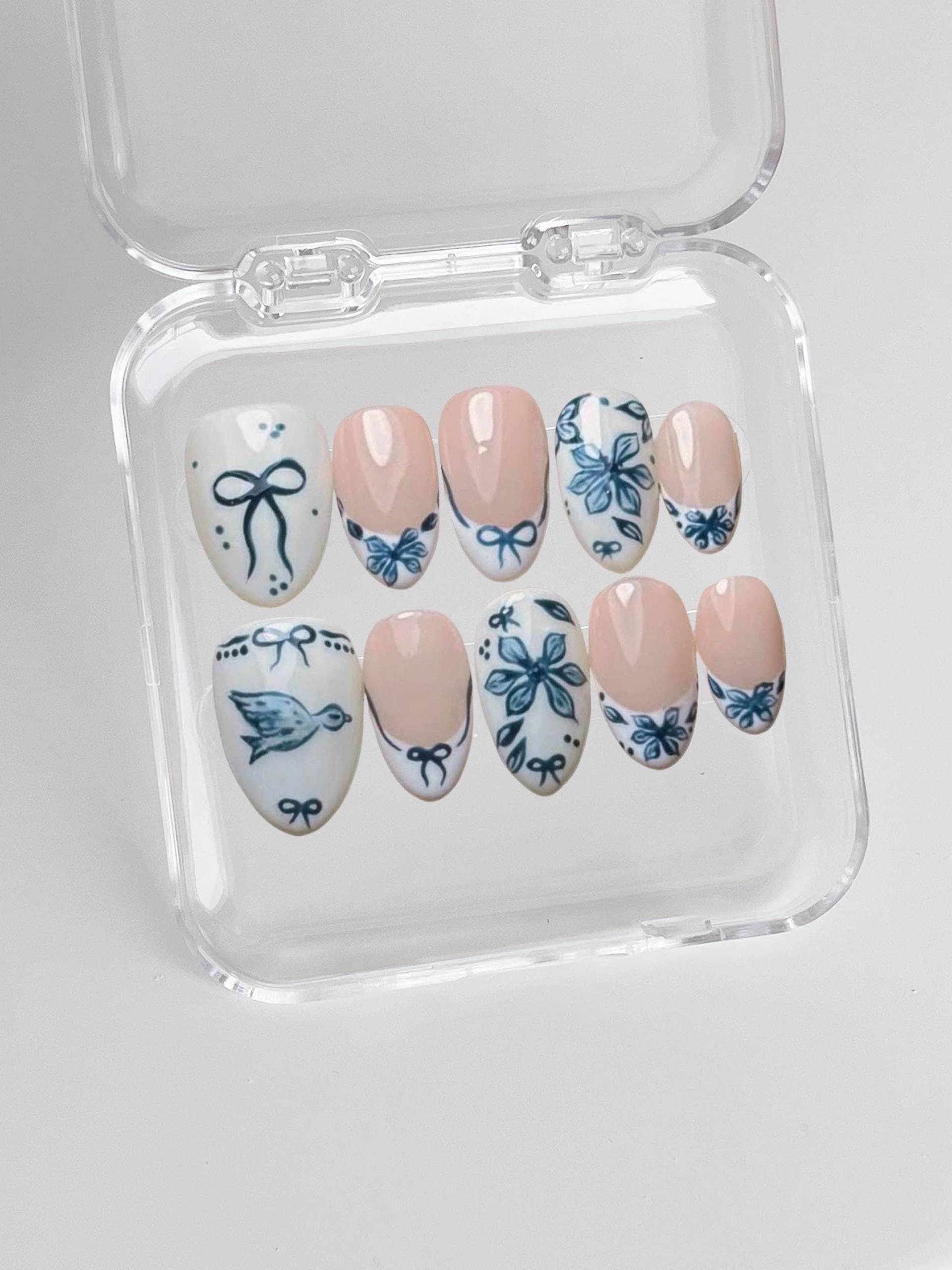 Handbemalte Floral Press On Nägel Benutzerdefinierte Gel Nail Art Handbemalte Floral Press On Nägel Benutzerdefinierte Gel Nail Art von Etsy - MythicalNailart