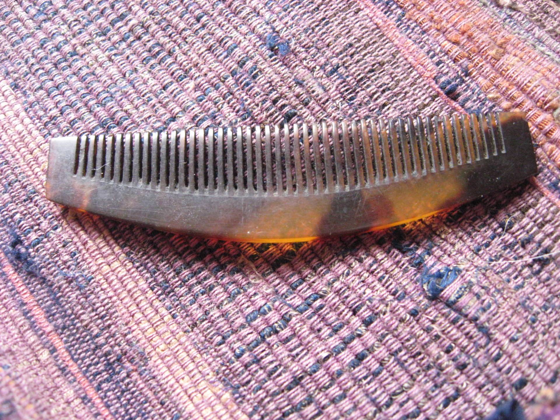 Taschen-Kamm Aus Japan, Horn Oder Bakelit, Alt, Klein, Antik, 8 cm X 2 cm, Hornkamm, Sammlerinnen von Etsy - NOKIMO