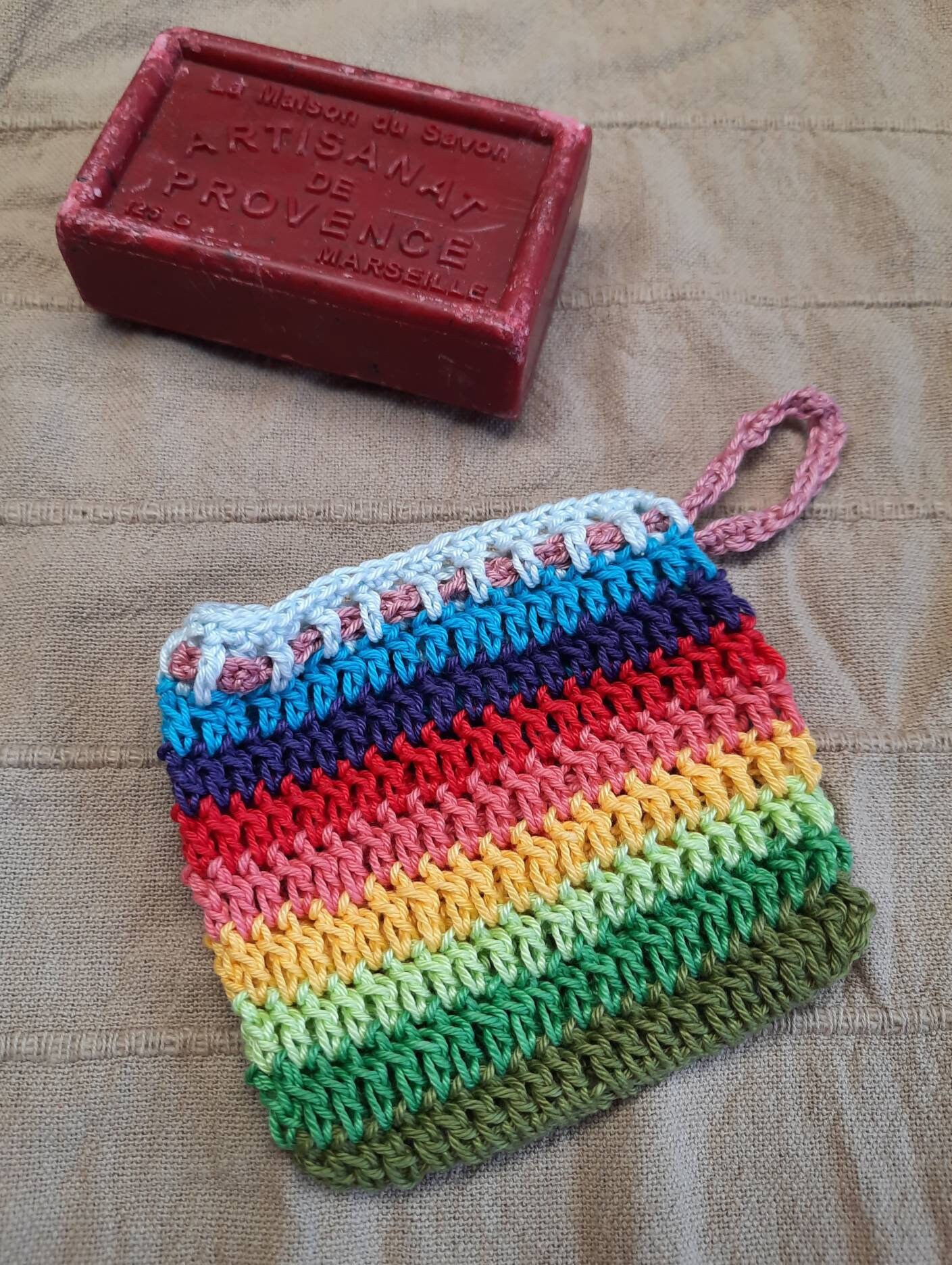 Gehäkeltes Seifen Säckchen Regenbogen Gehäkeltes Seifen Säckchen Regenbogen von Etsy - Nachtklabauter