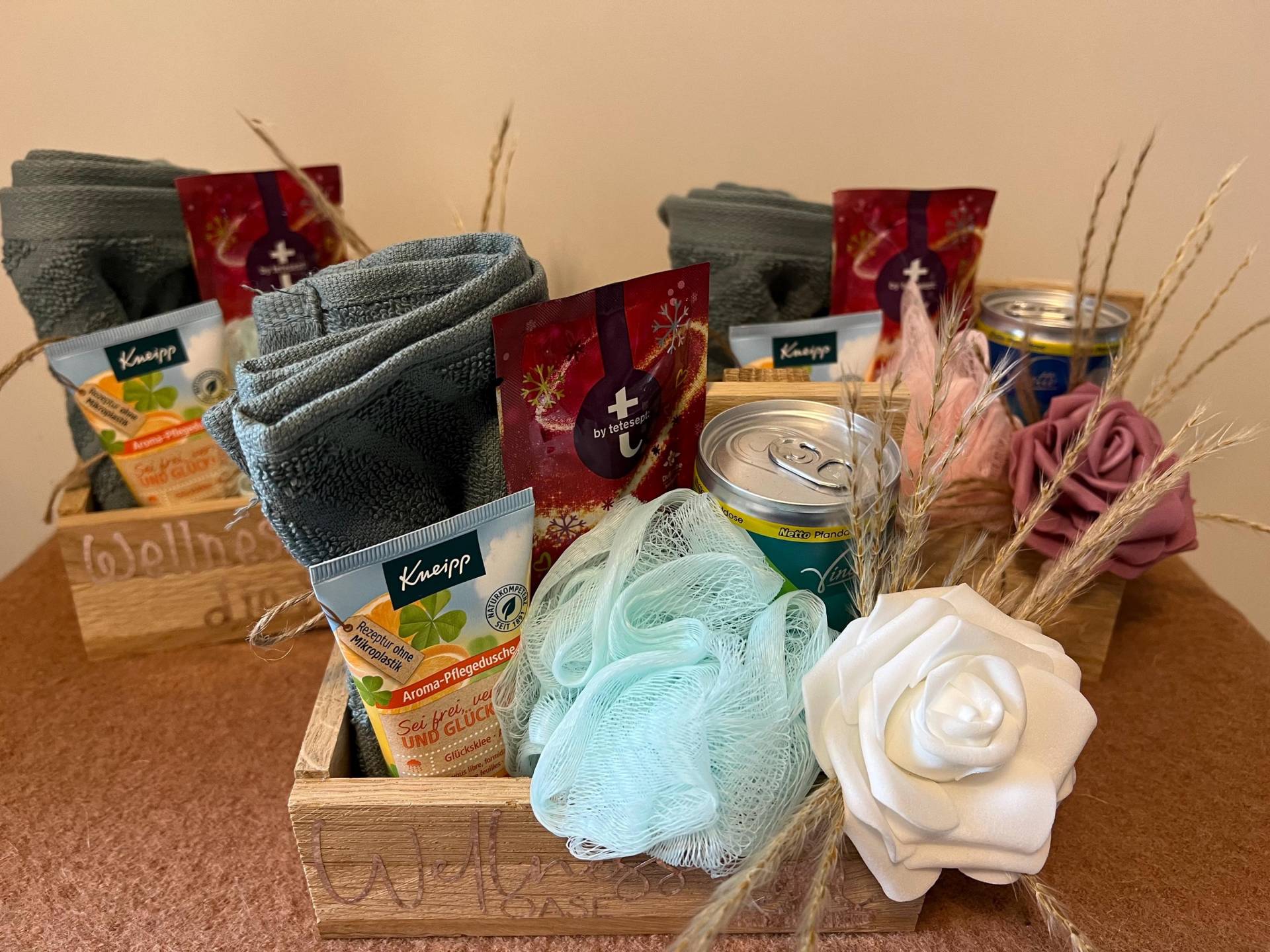 Geschenkset, Wohlfühlset, Glücksmomente, Geburtstag, Geburtstagsgeschenk, Holzkistchen, Easysticks, Freude, Badesalz, Wellness, Wellness Oase Geschenkset, Wohlfühlset, Glücksmomente, Geburtstag, Geburtstagsgeschenk, Holzkistchen, Easysticks, Freude, Badesalz, Wellness, Wellness Oase von Etsy - NadelfeebyHelena