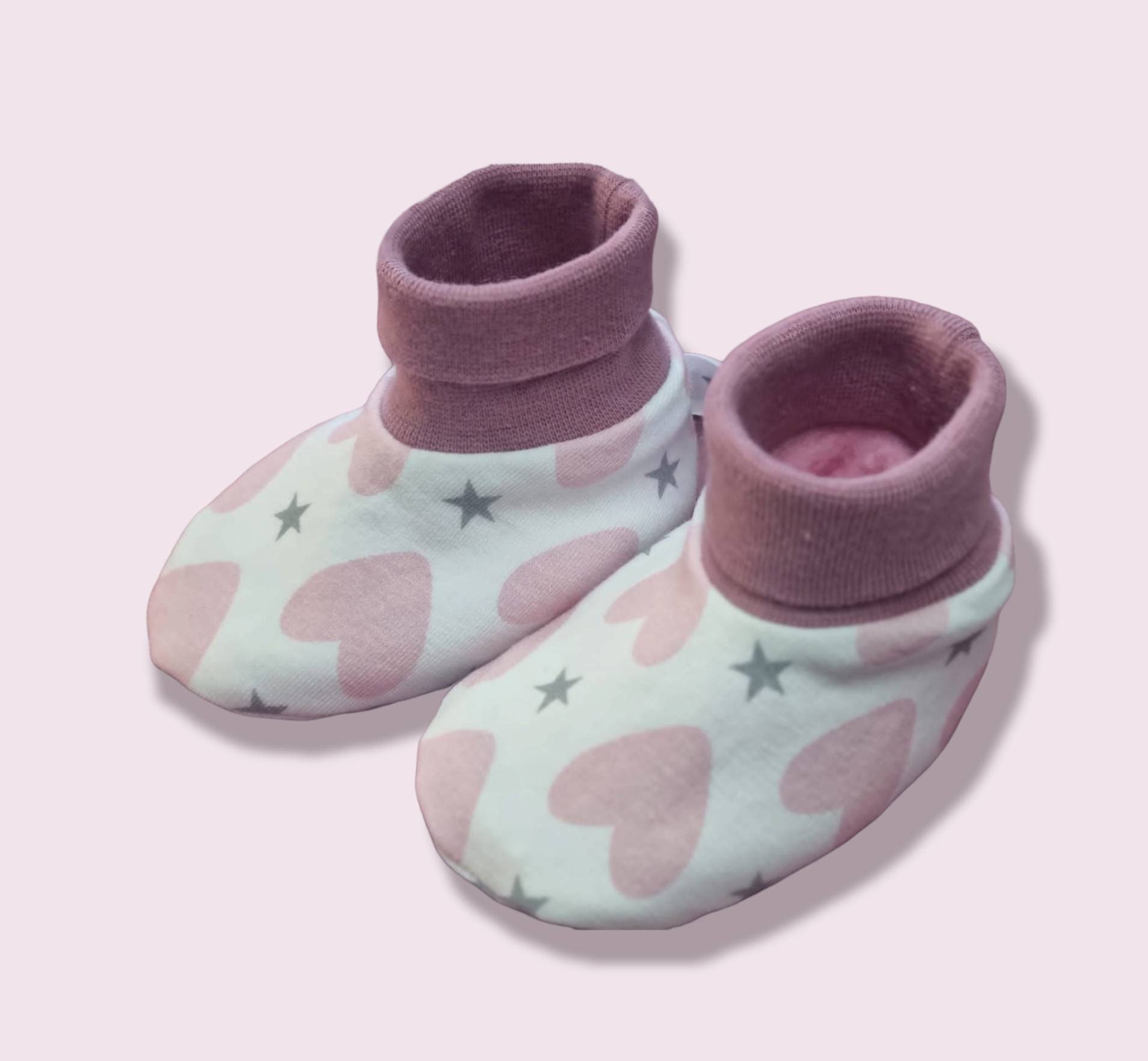 Babyschühchen Zur Geburt Herzchen Rosa-Grau von Etsy - NaeffisShop