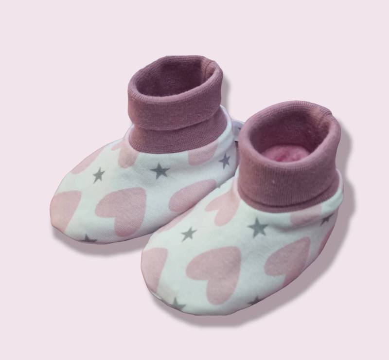 Babyschühchen Zur Geburt Herzchen Rosa-Grau von Etsy - NaeffisShop