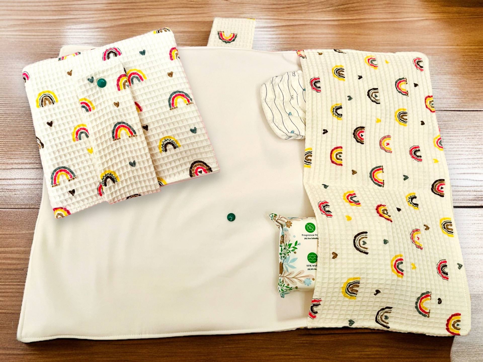 Wickeltasche Regenbögen, Windeltasche Mit Wickelunterlage Für Unterwegs, Wickelunterlage, Tasche Und Unterlage 2In1 von Etsy - Naehhoernchen