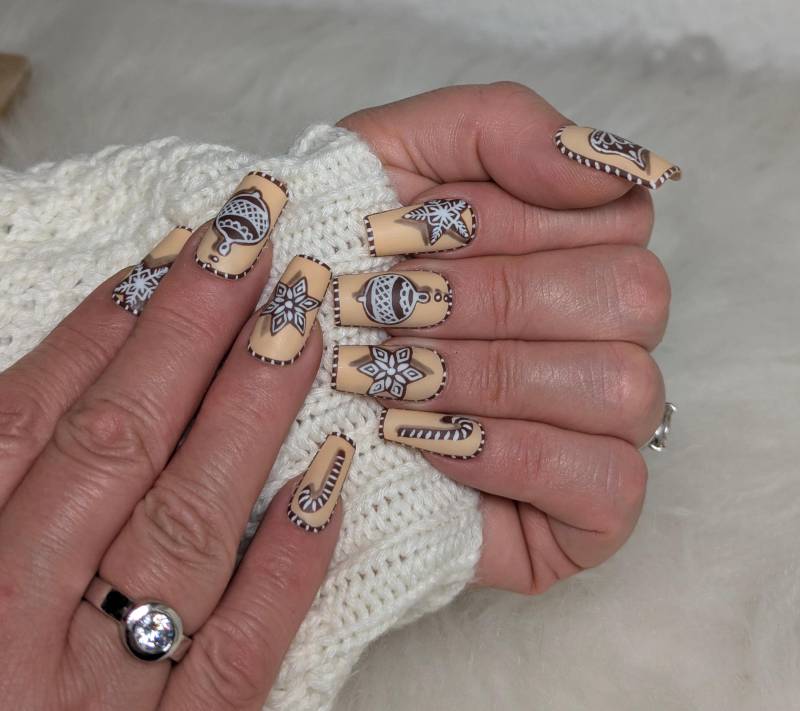 Handgemalte Lebkuchen Matt Press Ons | Weihnachts Nail Art Matte Gingerbread Nägel Winter Geschenk Für Sie von Etsy - NagelUniversum