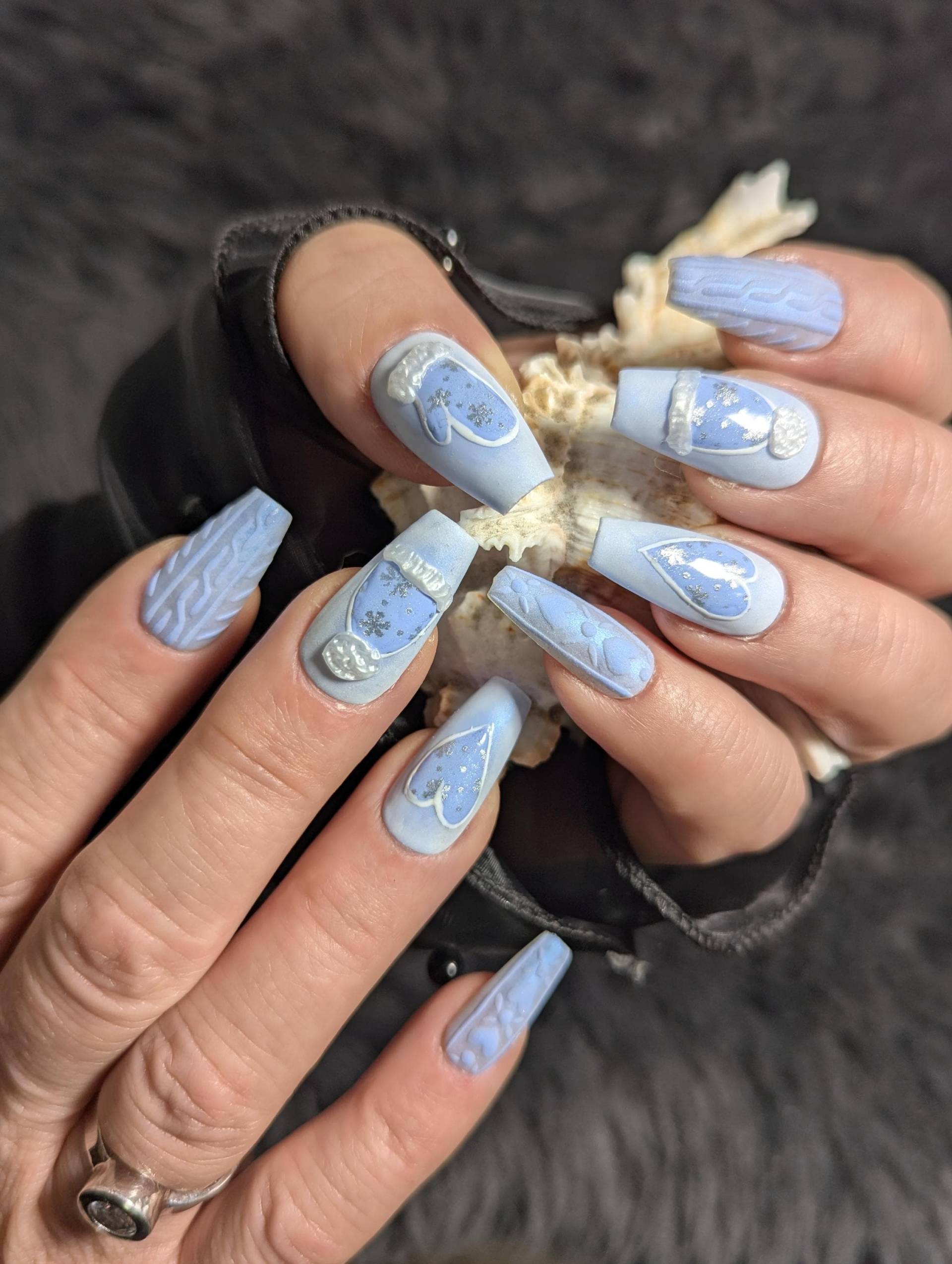 Knit Nails Winter Set | Baby Blau Pastell 3D Strick Pullover Optik Mütze & Herz Press-On von Etsy - NagelUniversum