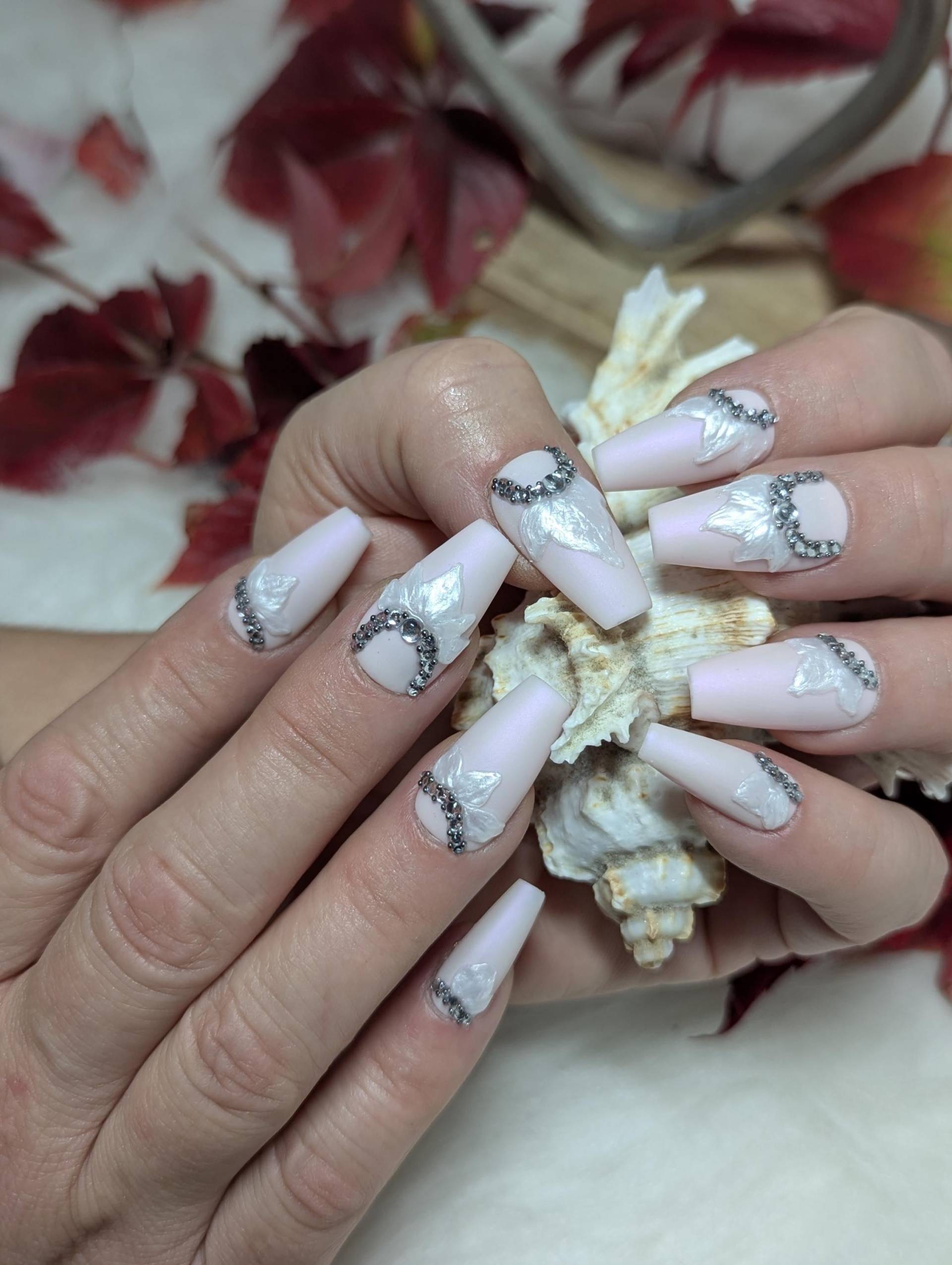 Luxus Press-On-Nägel Zartrosa, 3D-Blätter & Perlen-Details von Etsy - NagelUniversum