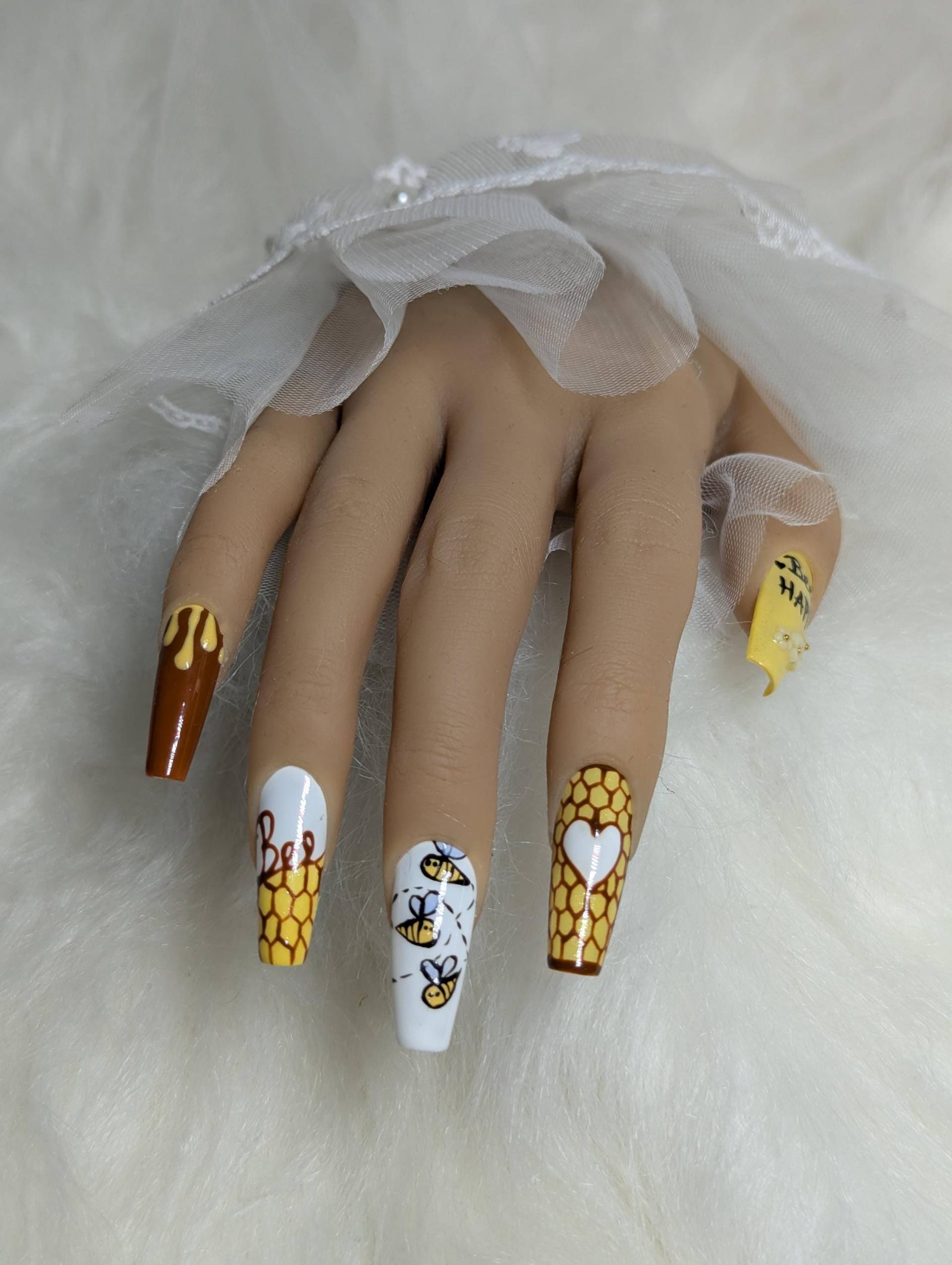 Press On Nails Set/Nägel Gelnägel /Kunstnägel Weiß Gelb Bienen Wabenmuster von Etsy - NagelUniversum