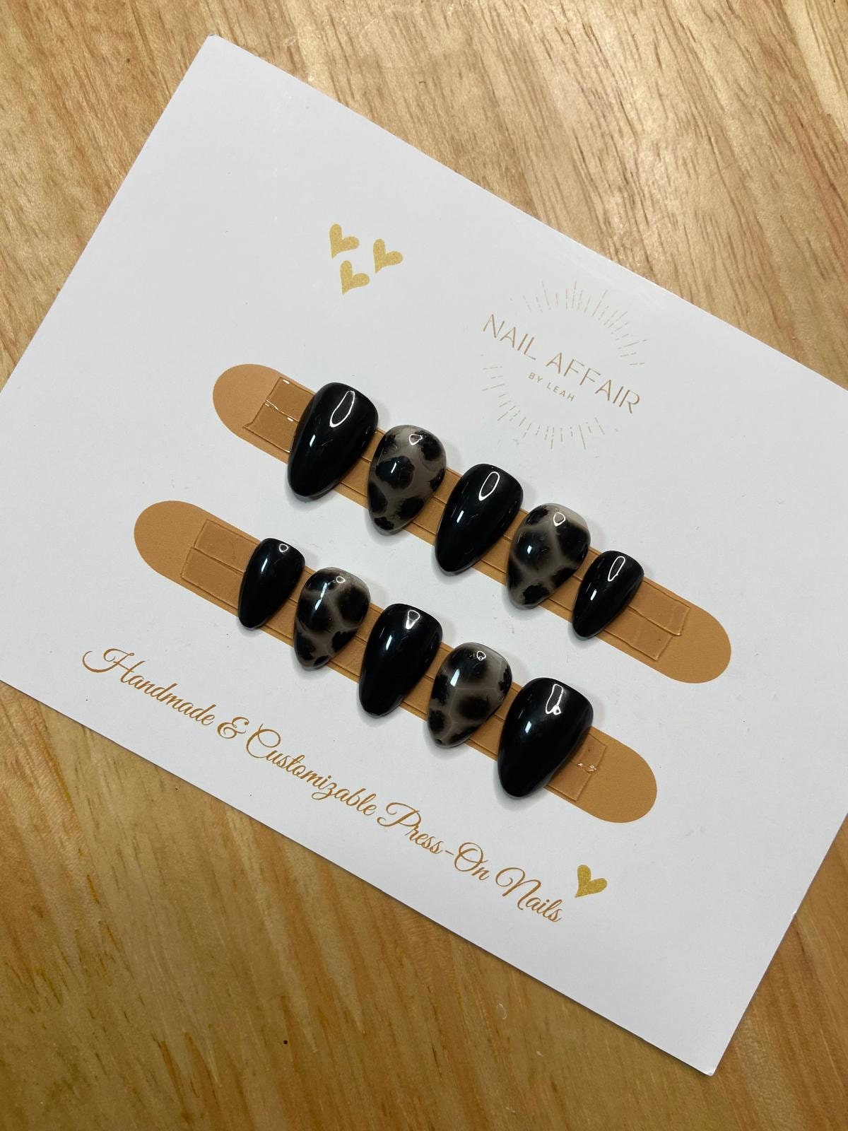 Schwarze Blooming Press On Nägel - Handgemachte Und Wiederverwendbare, Schwarze Schwarze Blooming Press On Nägel - Handgemachte Und Wiederverwendbare, Schwarze von Etsy - NailAffairbyLeah