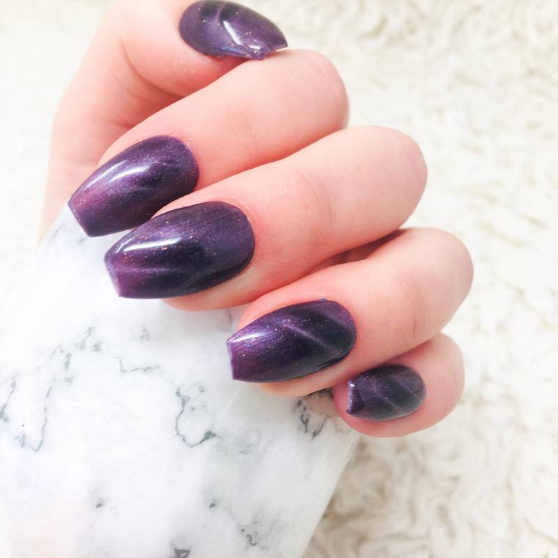 Handgemachte Lila Katzenaugen Drücken Sie Auf Die Nägel | Kurze Falsche von Etsy - NailBella