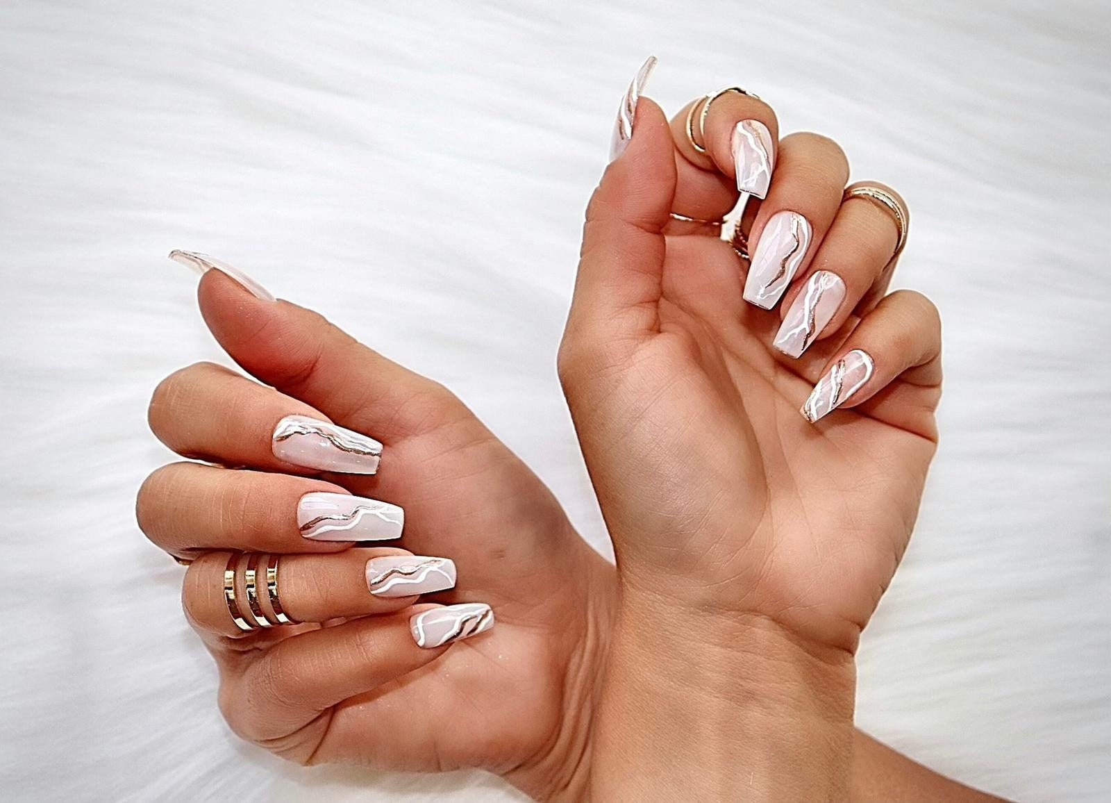 Marmor Weiß & Gold Drücken Sie Auf Die Nägel Marmor Weiß & Gold Drücken Sie Auf Die Nägel von Etsy - NailartbySoonie