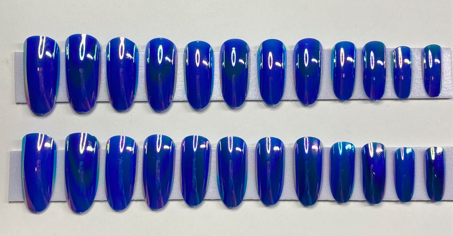 Blau Irisierendes Chrom Spiegel Finish Lange Mandel Presse Auf Den Nagel Kit Blau Irisierendes Chrom Spiegel Finish Lange Mandel Presse Auf Den Nagel Kit von Etsy - NailditbyTara