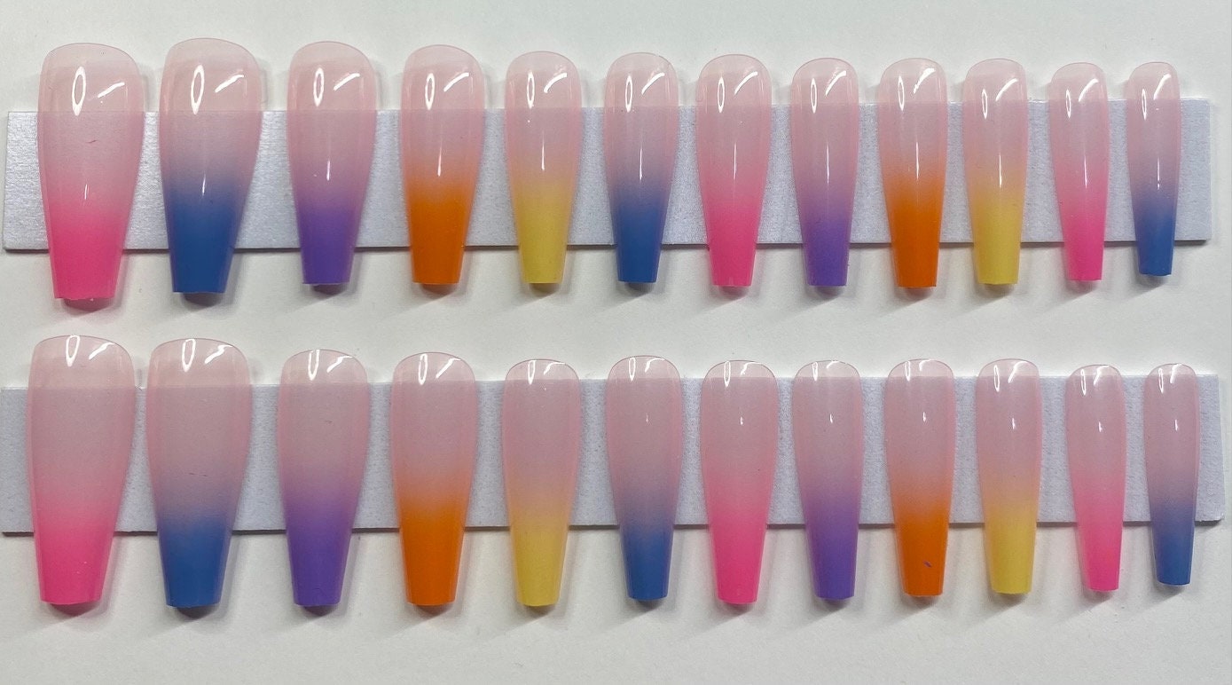 Light Sheer/Rosa Mit Pink, Blau, Lila, Orange Und Gelb Ombre Xl Coffin Press On Nail Kit Light Sheer/Rosa Mit Pink, Blau, Lila, Orange Und Gelb Ombre Xl Coffin Press On Nail Kit von Etsy - NailditbyTara
