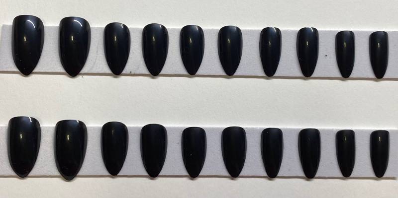 Schwarzes Medium Stiletto Press On Nagel Kit von Etsy - NailditbyTara