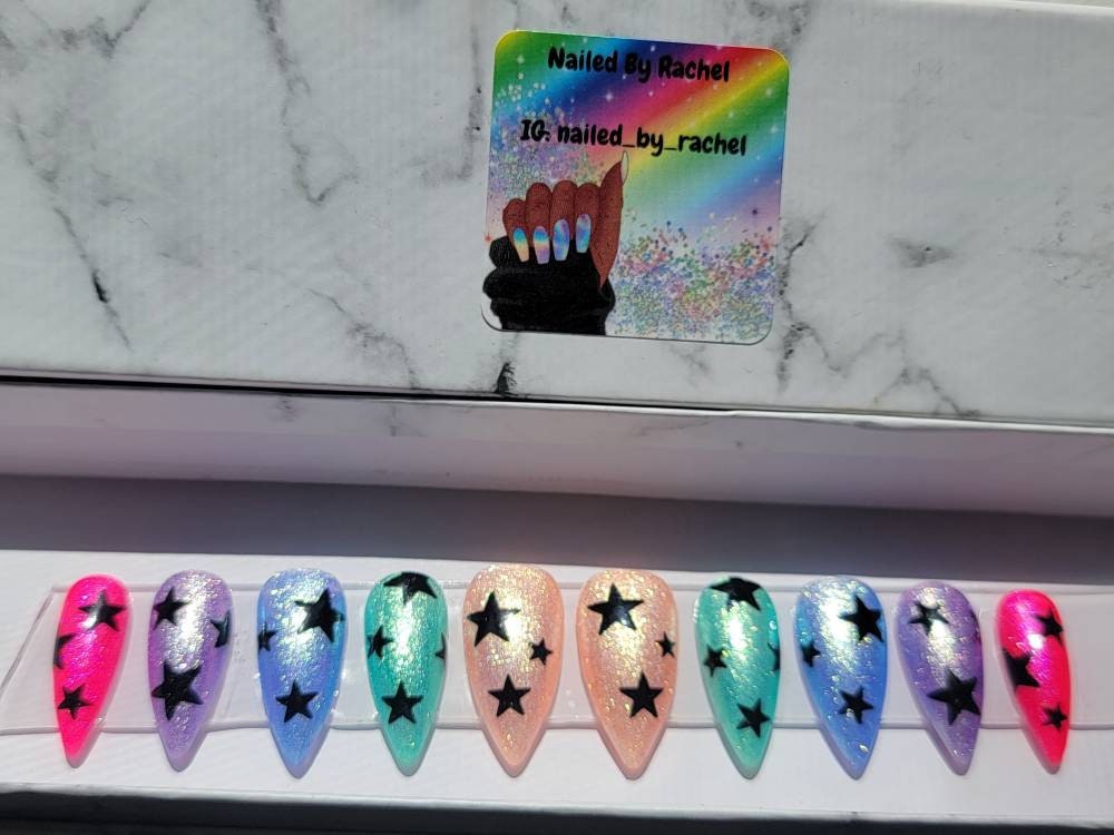 Bunte Glitzer Stern Nägel Regenbogen Druck Auf Kurz Stiletto - Jede Form Länge Einhorn Neon Pink, Grün, Blau, Lila Set Schwarzer von Etsy - NailedByRachel