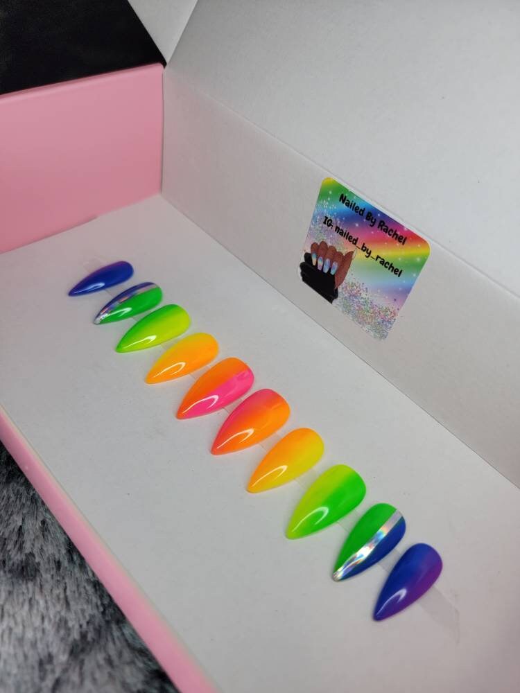 Neon Regenbogen Ombre Nägel Mini Stiletto Druck Auf Jede Form Pride Holographic Silber Streifen Tape Bunte Sommer von Etsy - NailedByRachel