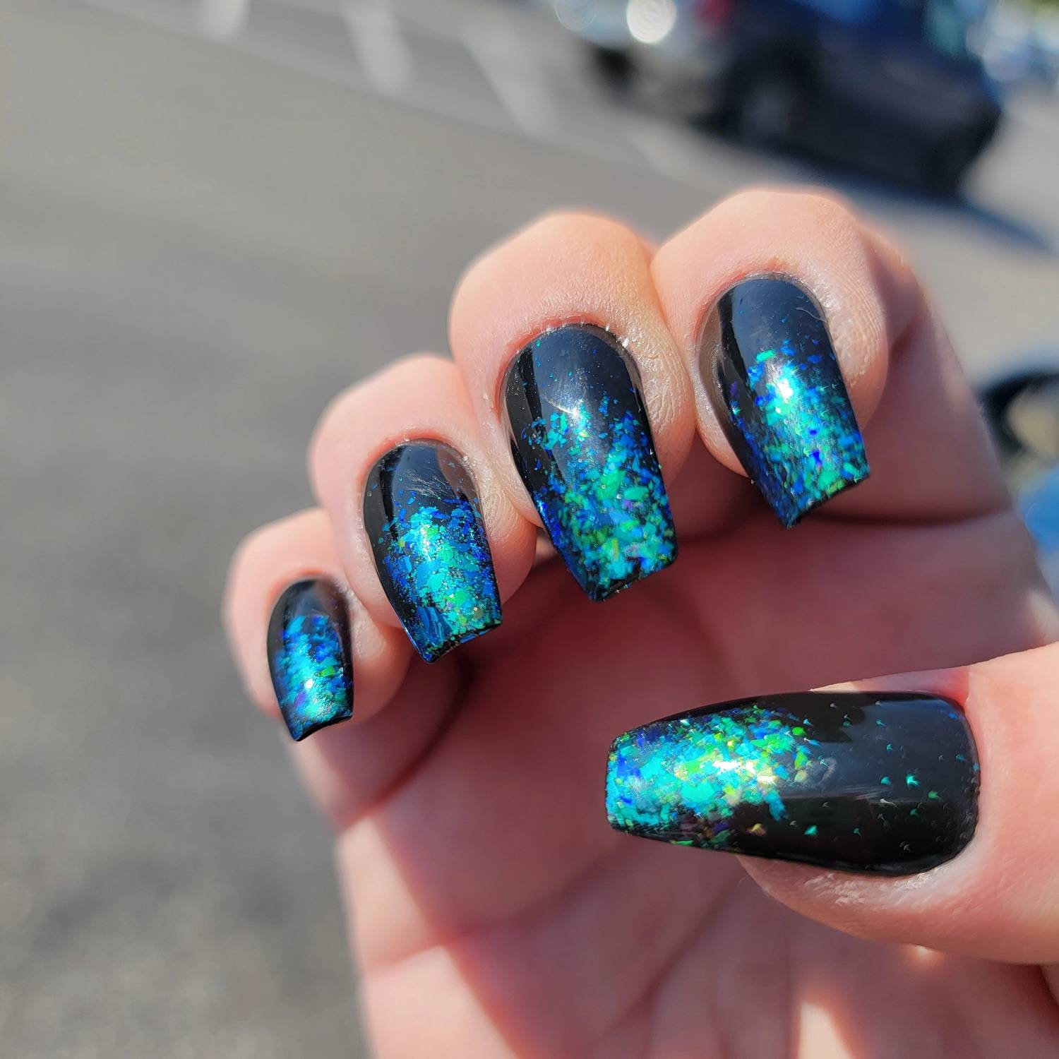 Schwarze Nägel Mit Chamäleonflocken Blau Grün Shift - Kurzer Sargdruck Auf Volles Set Jede Form- Herbstnägel Glitzer von Etsy - NailedByRachel