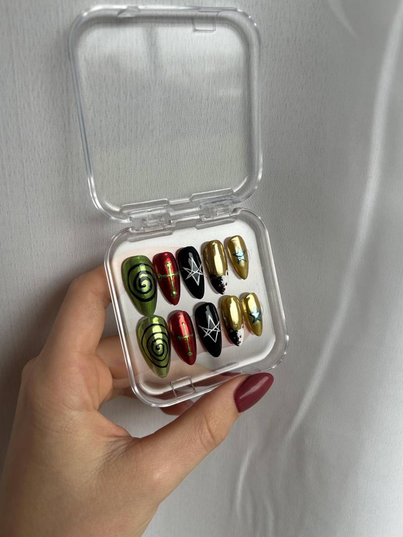 Bring Me The Horizon Press-On Nails von Etsy - NailedItManicureDE