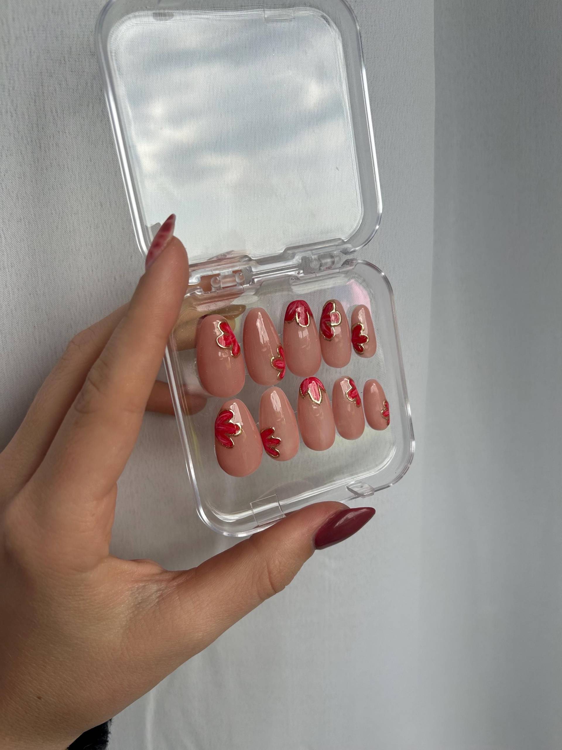 Customazible Flower Press-On Nails von Etsy - NailedItManicureDE