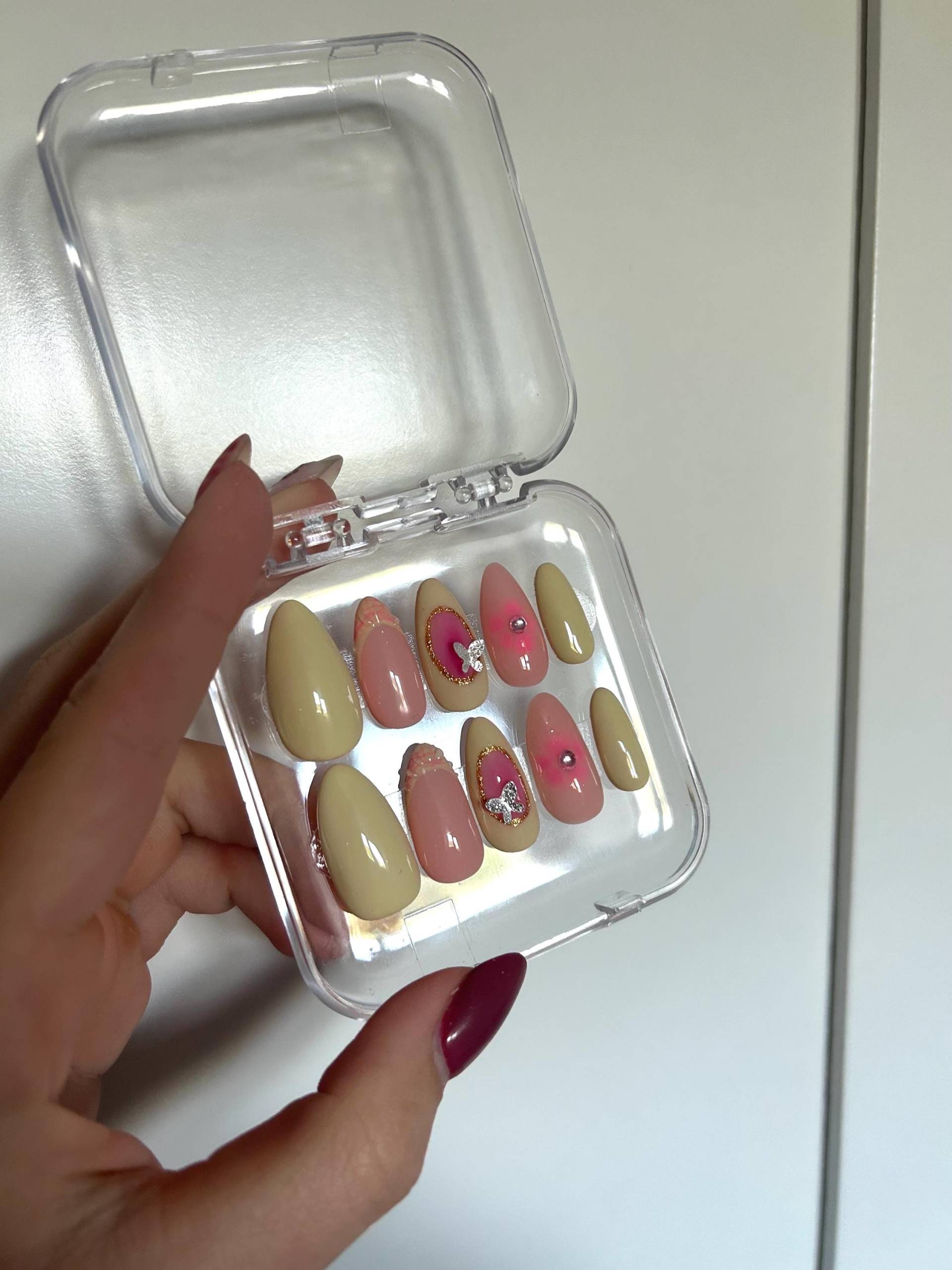 Summer/Spring Nails With Yellow, Pink & Gold. Butterfly, Aura Design Shell French Design von Etsy - NailedItManicureDE