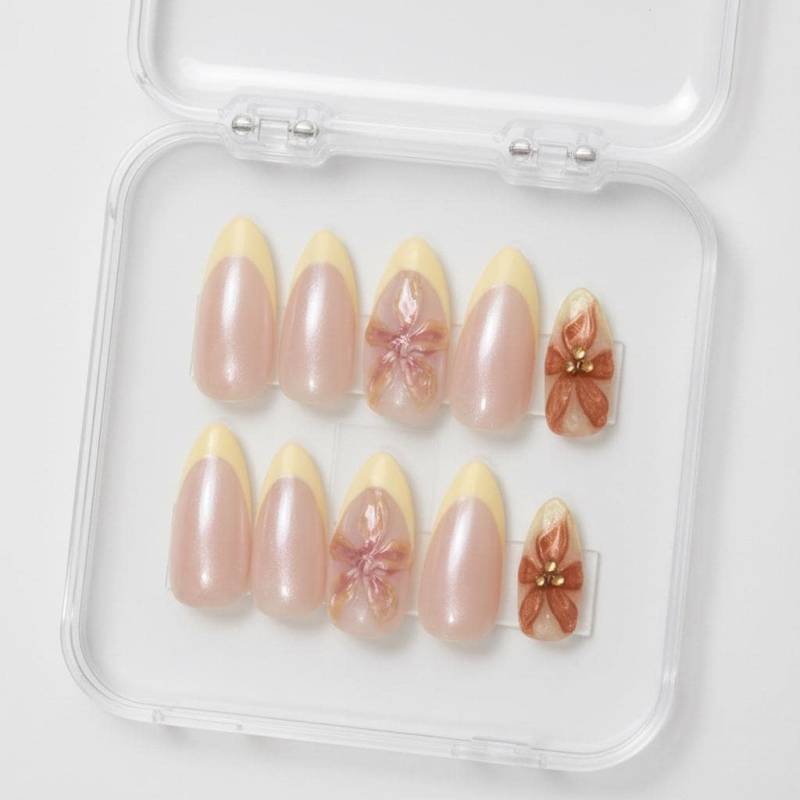 Butter Yellow French Tips & Cute 3D Pink Flowers Press On Nails von Etsy - NailsByBoa