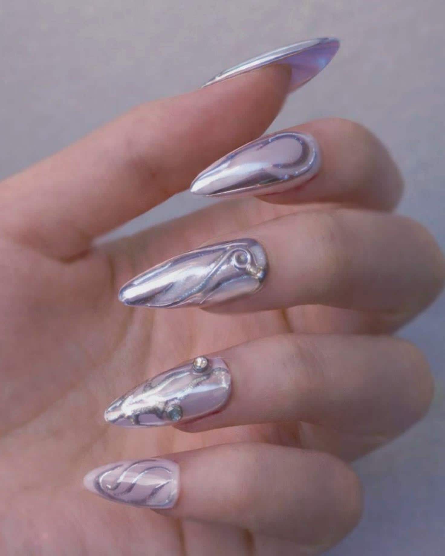 Chrome Cyber Press On Nails von Etsy - NailsByBoa