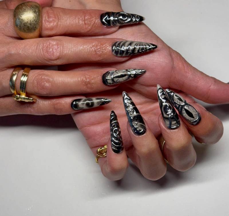 3D Schwarz Press-On Nägel - Gothic Smoky Design | Handgemachte Wiederverwendbare Nagel Set Langes Stiletto von Etsy - NailsByGoezde
