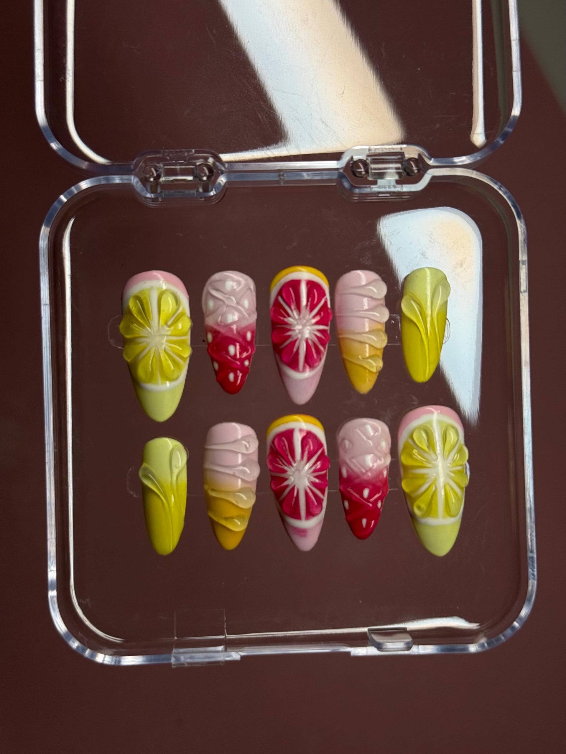 3D Sommer Press On Nägel - Handgemachte Fruchtnägel Mit Zitrone & Erdbeere Bunte Gel Wiederverwendbare Fake Nails 3D Sommer Press On Nägel - Handgemachte Fruchtnägel Mit Zitrone & Erdbeere Bunte Gel Wiederverwendbare Fake Nails von Etsy - NailsByGoezde