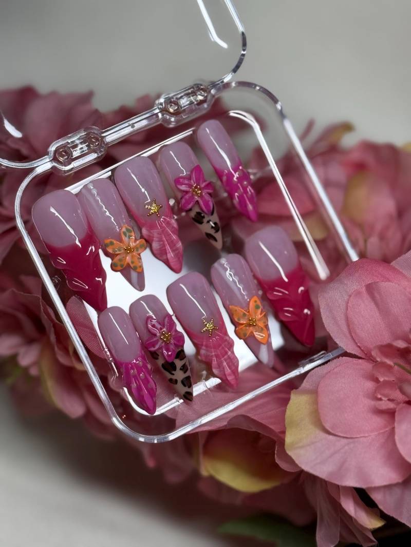 Rosa Blumen Leopard Drücken Sie Auf Die Nägel | Lange Stiletto Handgefertigtes Trendiges Sommerdesign Wiederverwendbare Falsche Set 3D von Etsy - NailsByGoezde