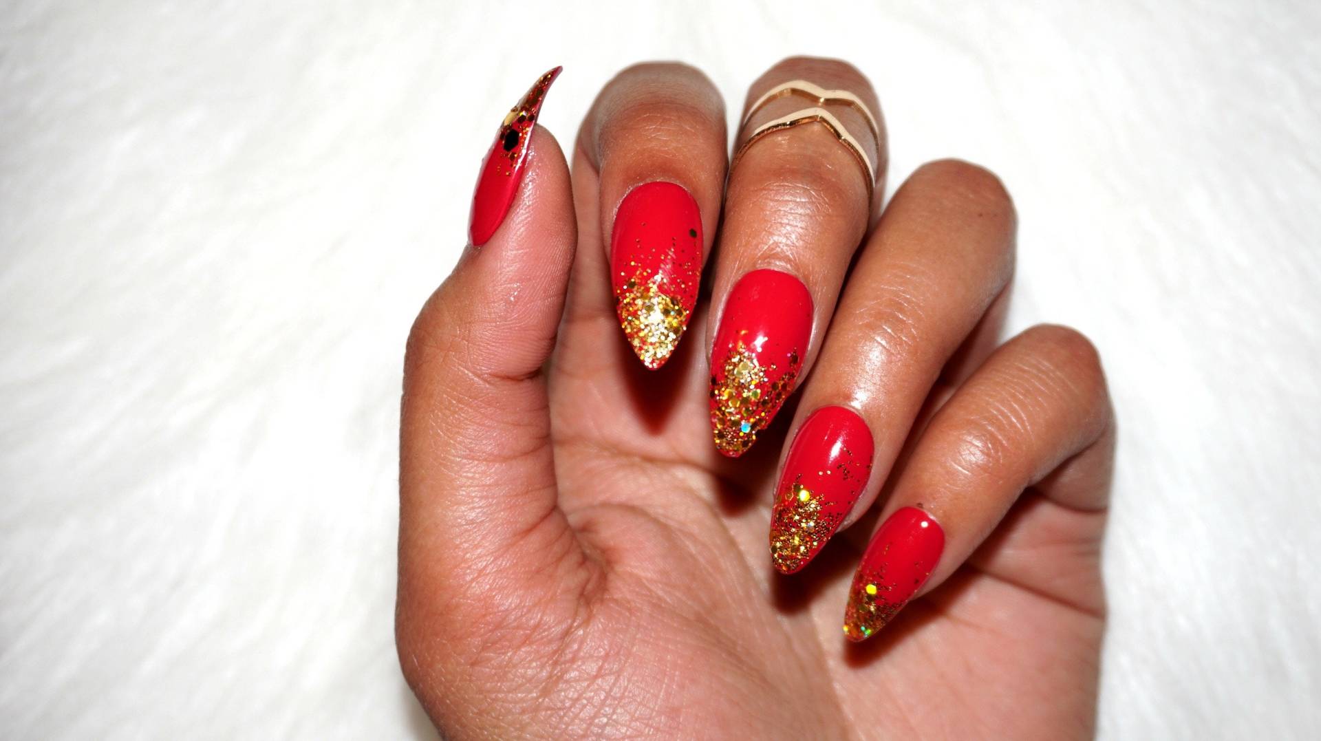 Rot Gold Glitter Ombre Nägel | Benutzerdefinierte Presse Auf Gefälschte Faux Stiletto, Sarg, Rund, Mandel & Platz Urlaub Nye von Etsy - NailsByLis
