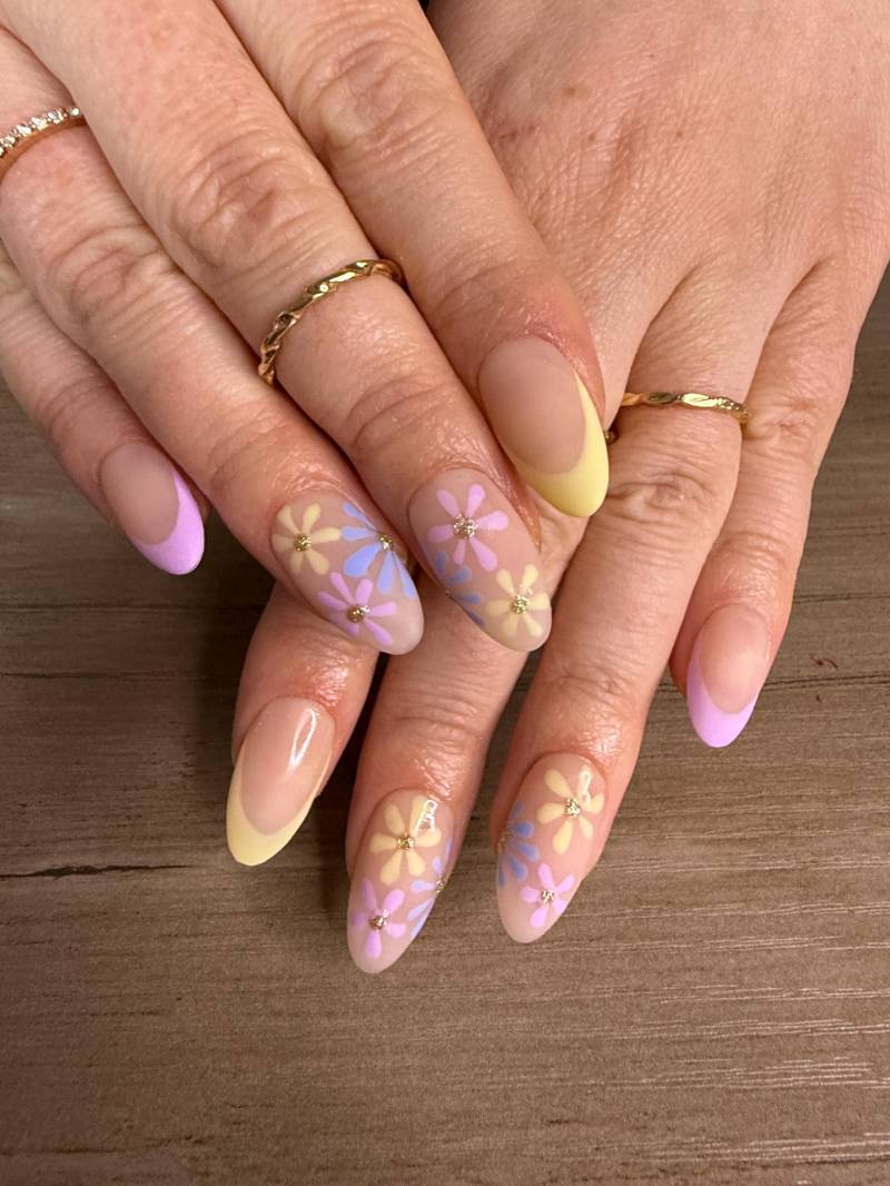 Pastell Blumennägel - Wiederverwendbare Press-On Nägel French Colorful Boho von Etsy - NailsbyCasswing