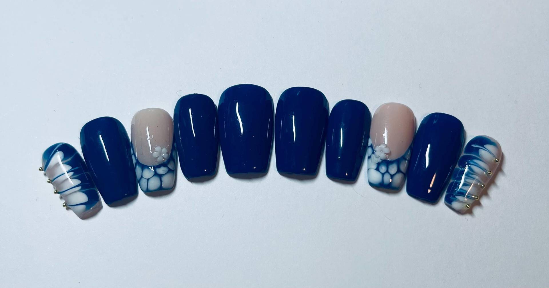 Handgefertigte Vorgefertigte Polygel-Press-On-Nägel Langlebige Nagelsets, Luxuriöse Goldene Blüte von Etsy - NailsbyEty