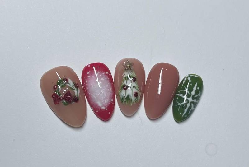 Niedliche Weihnachtsrote Und Grüne Schneeflocken Niedliche Weihnachtsrote Und Grüne Schneeflocken von Etsy - NailsbyEty