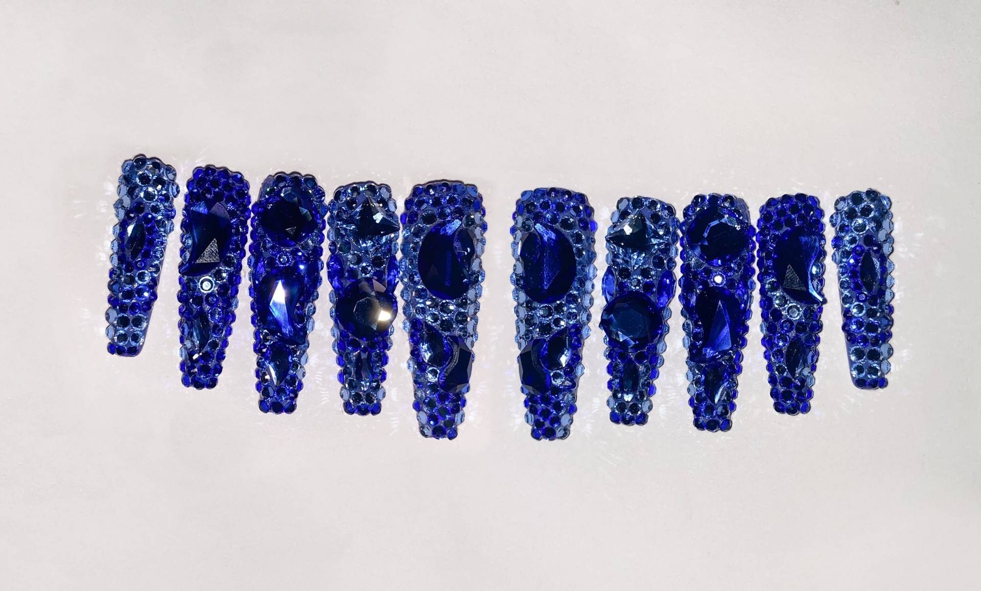 Swarovski Sapphire Blue/ Water Blue Press On Nails/ Nägel Mit Bling, Long Coffin Shape Extra Lange Nägel/Luxus Swarovski Sapphire Blue/ Water Blue Press On Nails/ Nägel Mit Bling, Long Coffin Shape Extra Lange Nägel/Luxus von Etsy - Nailsbyshaine
